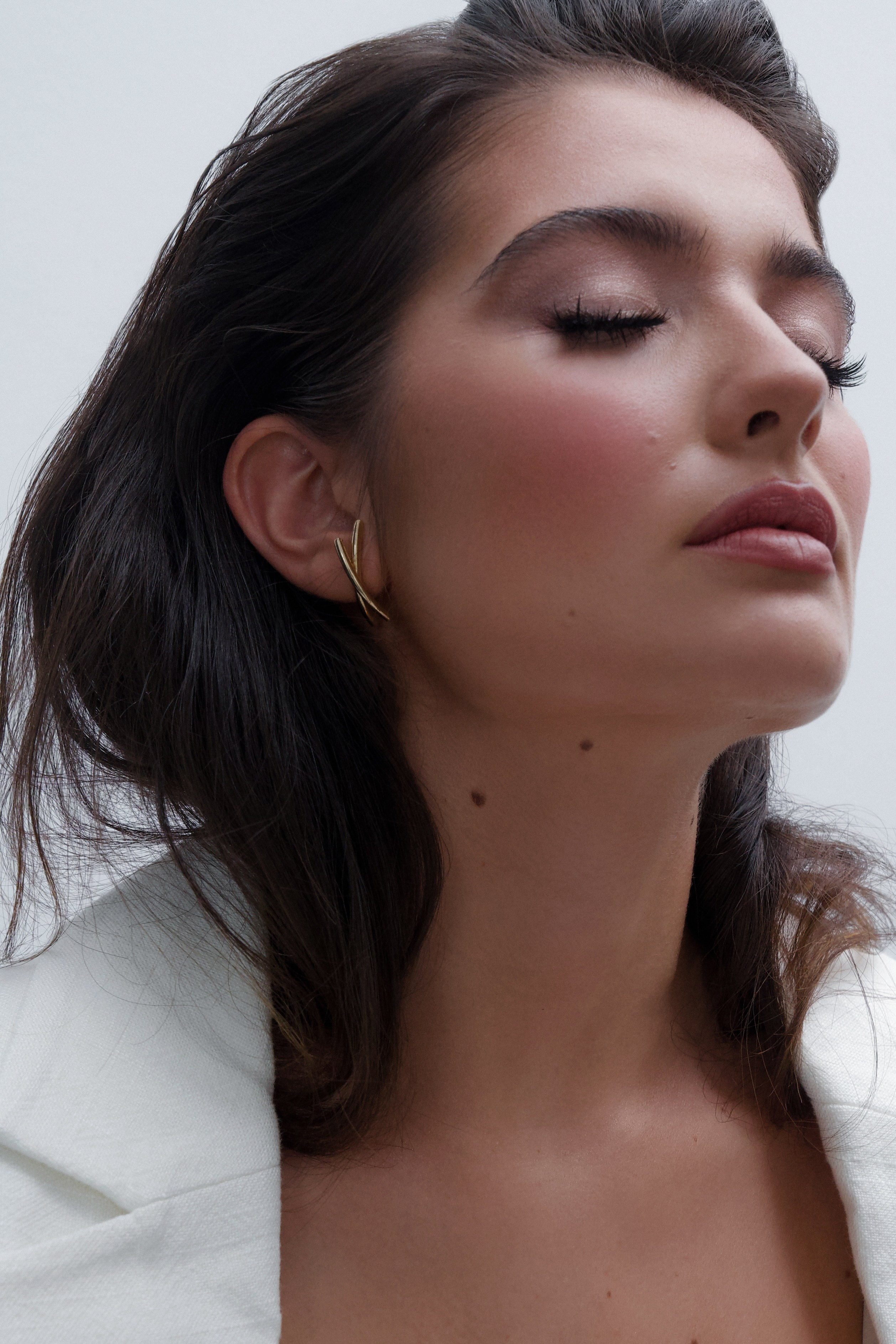 Professioneller Studiofotograf in München – Fotos, Content Creation, Shooting für jeden Anlass. Fotostudio Aesthetic Space in München. Fotostudio mieten ab 1 Stunde