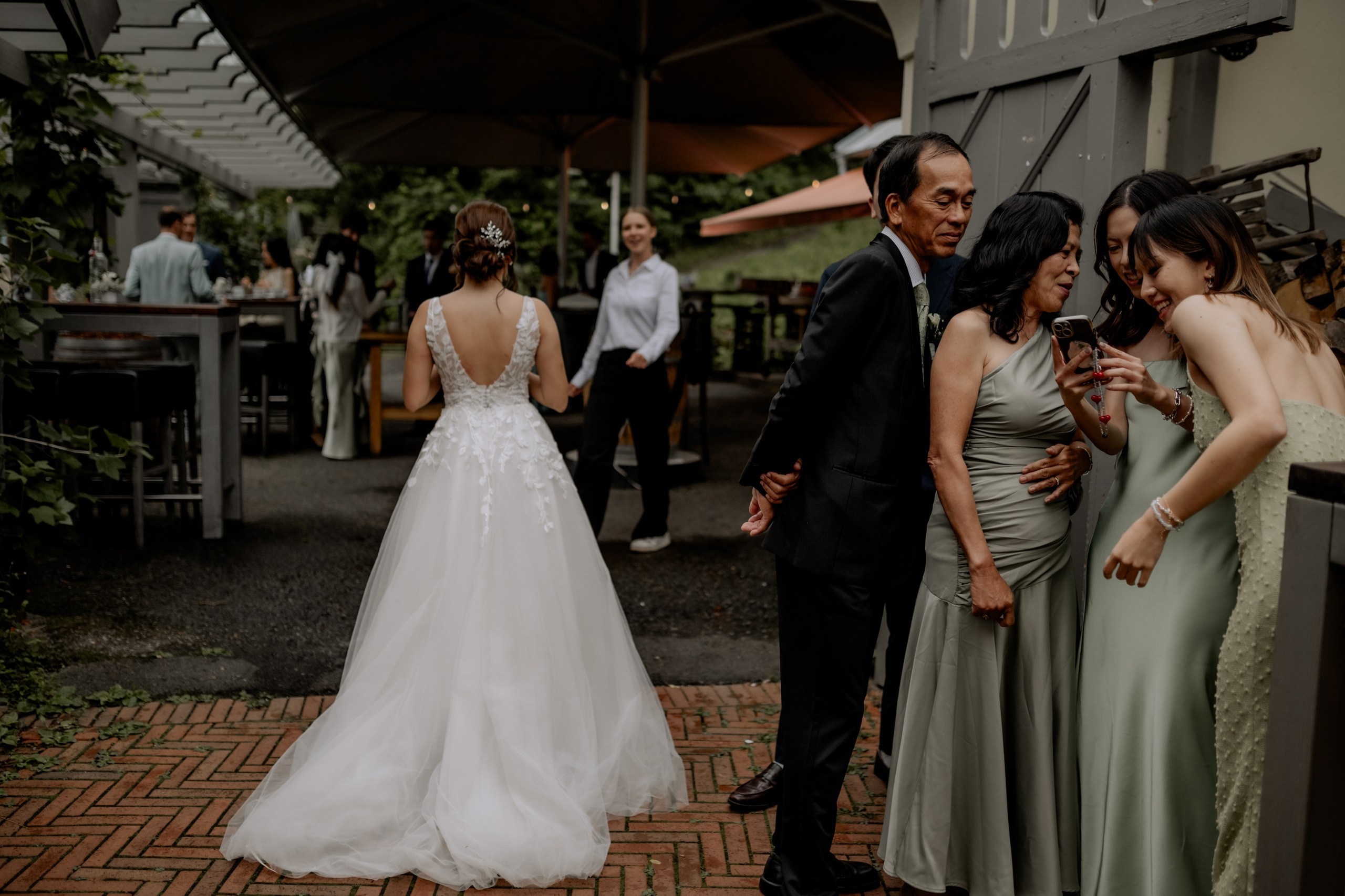 Chom & Kevin | Romantische Hochzeitsbilder in Würzburg – Hochzeitsfotografin Anna Saribekyan. Anna Saribekyan – Beste Hochzeitsfotografin in Würzburg, Top 10 in Deutschland