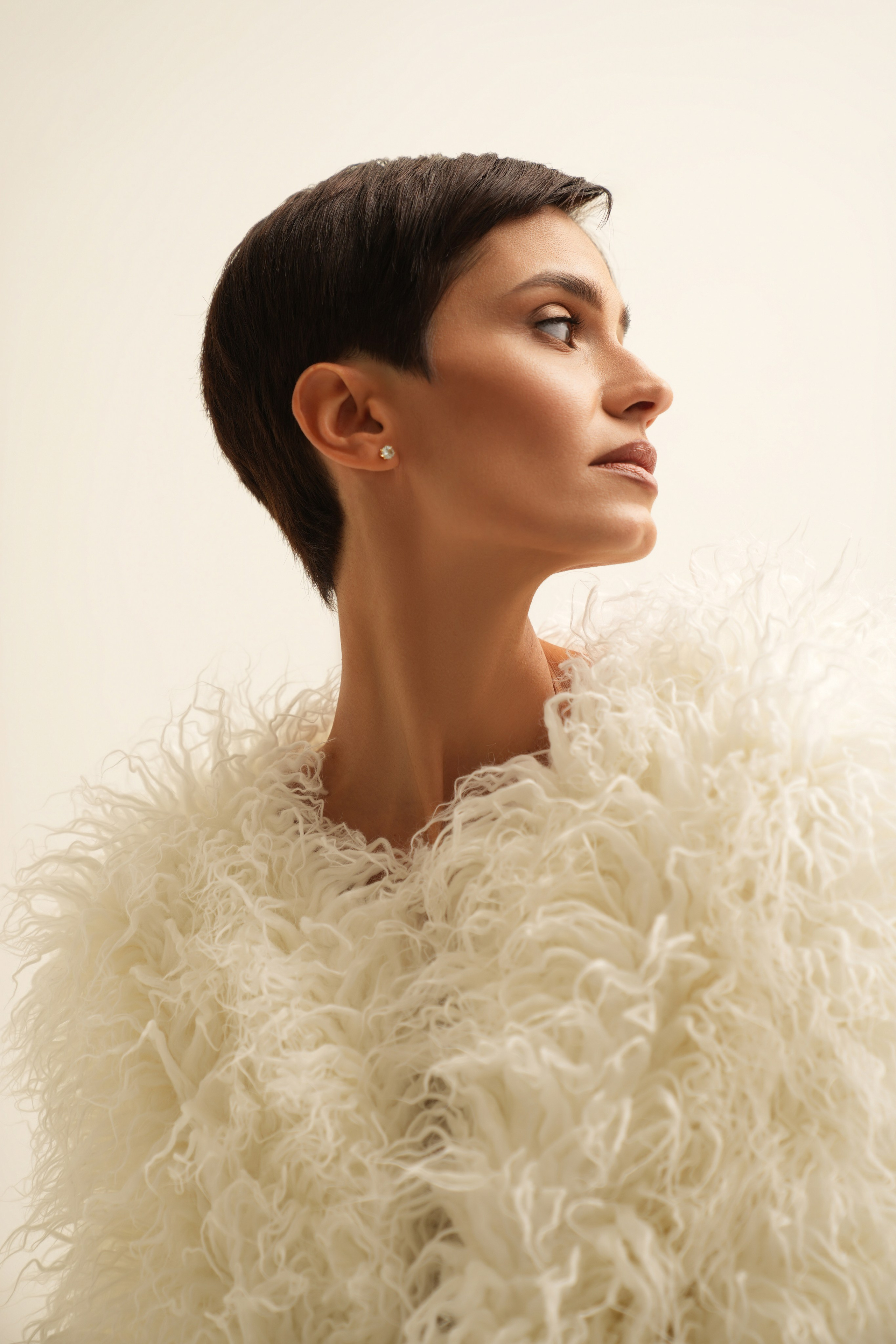 Professioneller Studiofotograf in München – Fotos, Content Creation, Shooting für jeden Anlass. Fotostudio Aesthetic Space in München. Fotostudio mieten ab 1 Stunde