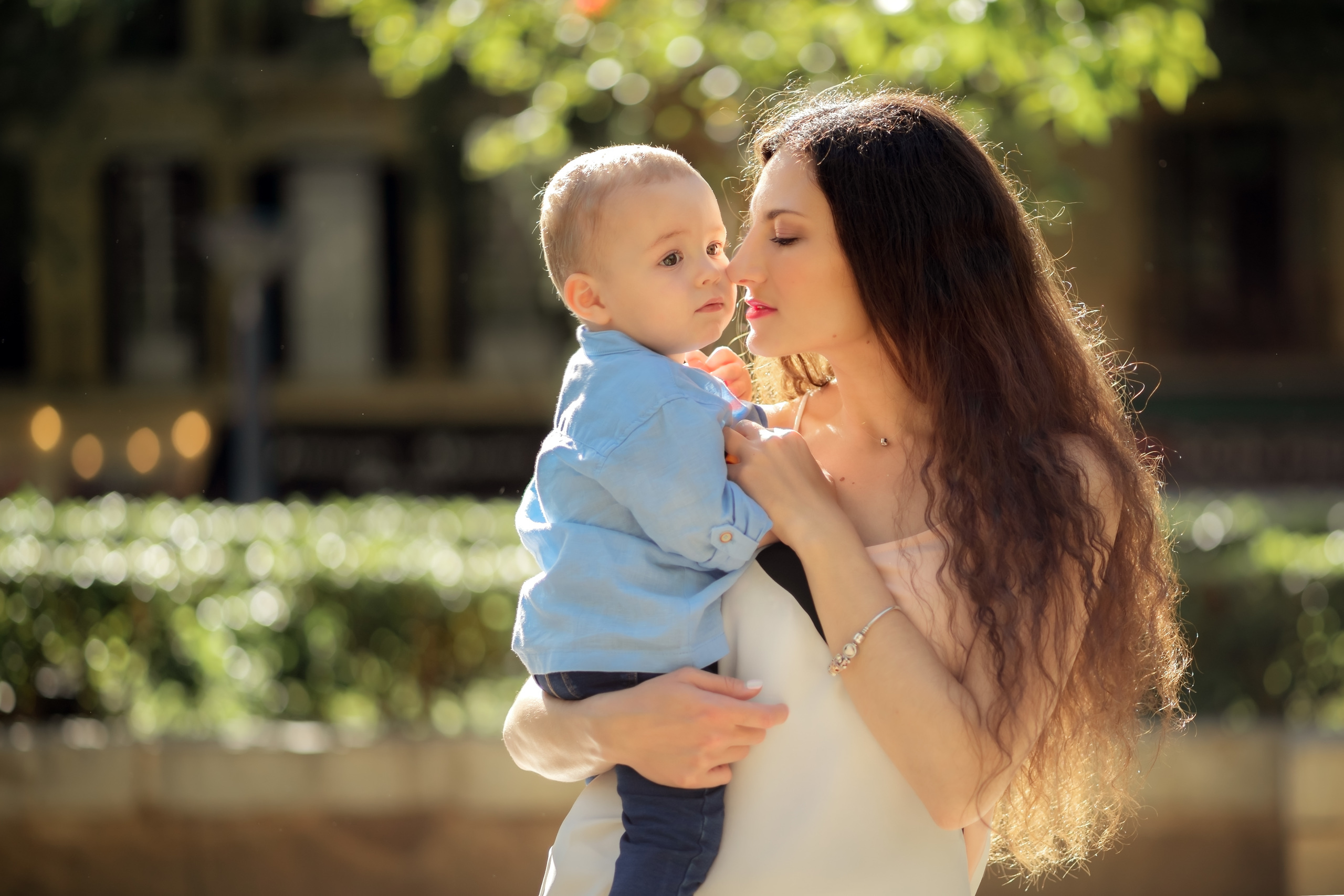 Mama und Sohn Fotoshooting in Palma de Mallorca. Deine Fotografin auf Mallorca für Familien und Business