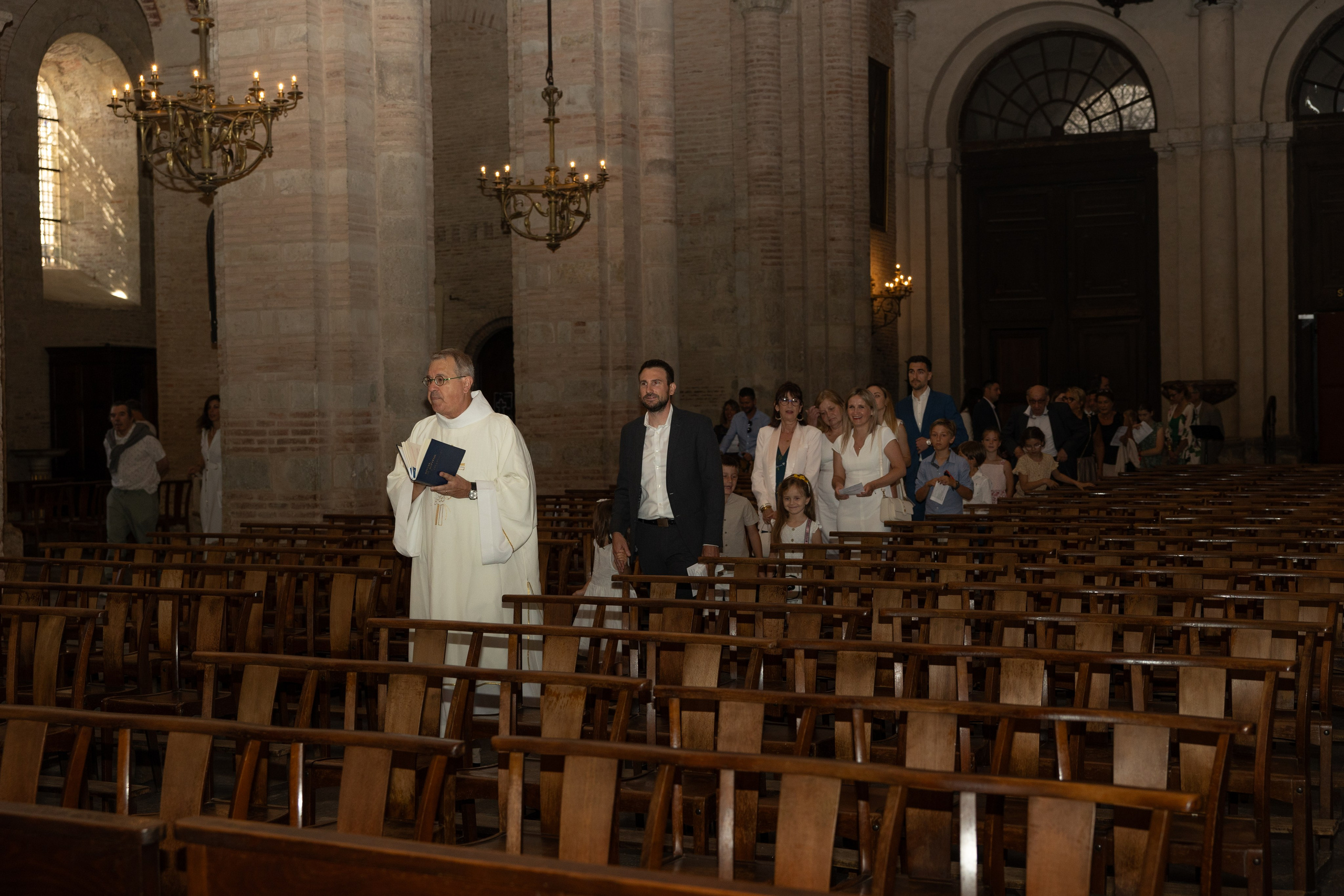 The Baptism of Diana in the Church of Saint-Sernin in Toulouse. Евгения Смирнова — фотограф в Тулузе и юго-западной Франции