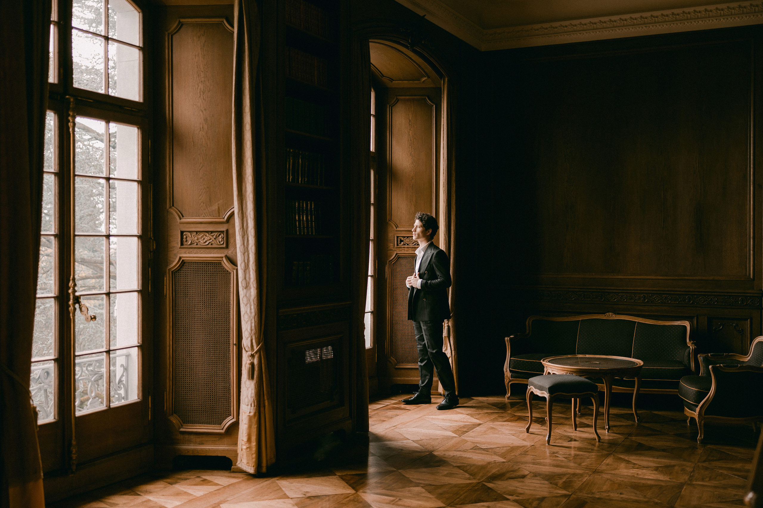 Wedding Photoshoot at St. Charles Hall, Meggen on Lake Lucerne | Stunning Setting at Lake Lucerne. Wedding and Family Photographer Switzerland and Italy. Valeria Diaz