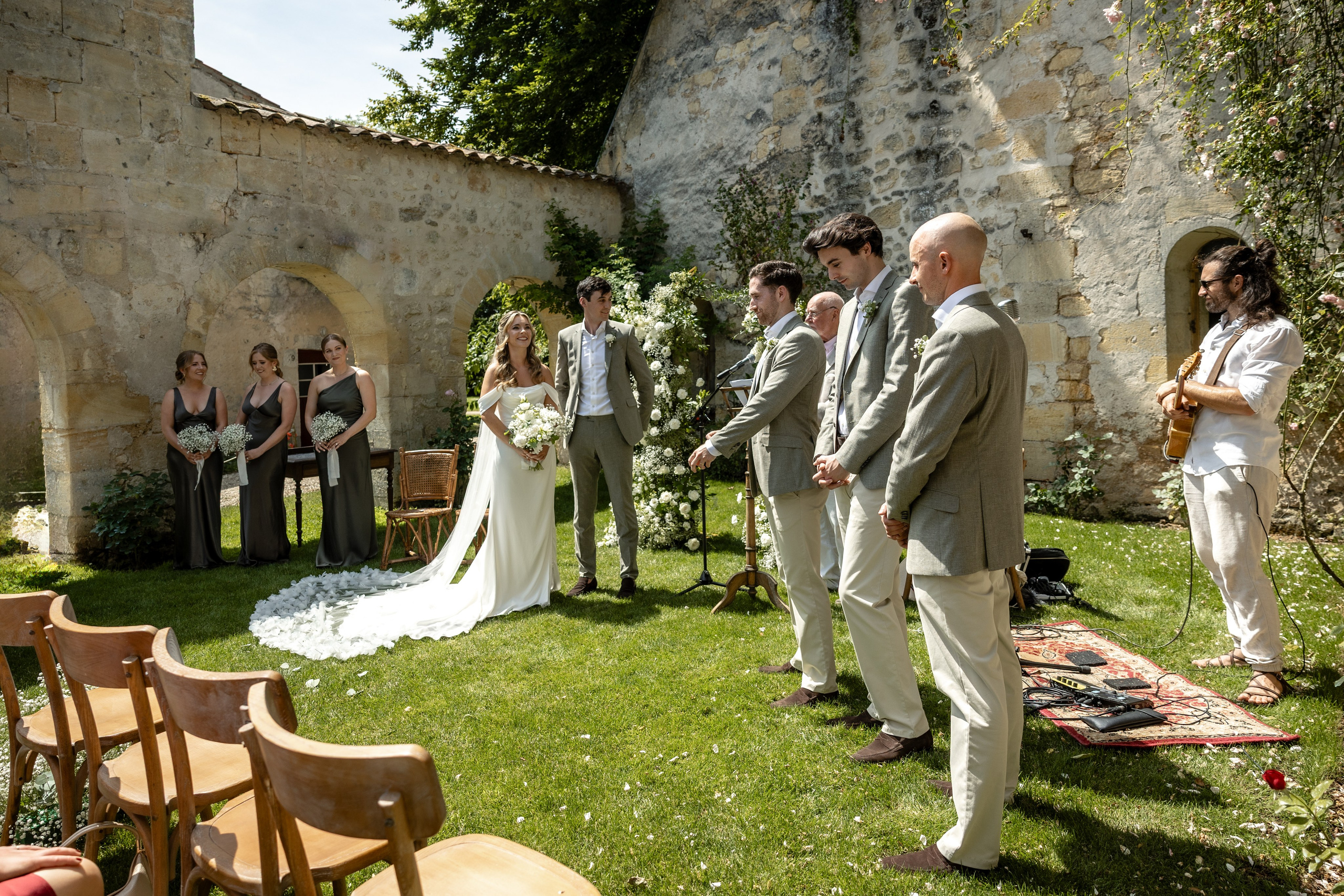 Sarah & Sean — a fairytale wedding at Château Sentout. Eugenie Smirnova — wedding, corporate and lifestyle photographer in Toulouse and Southwest France