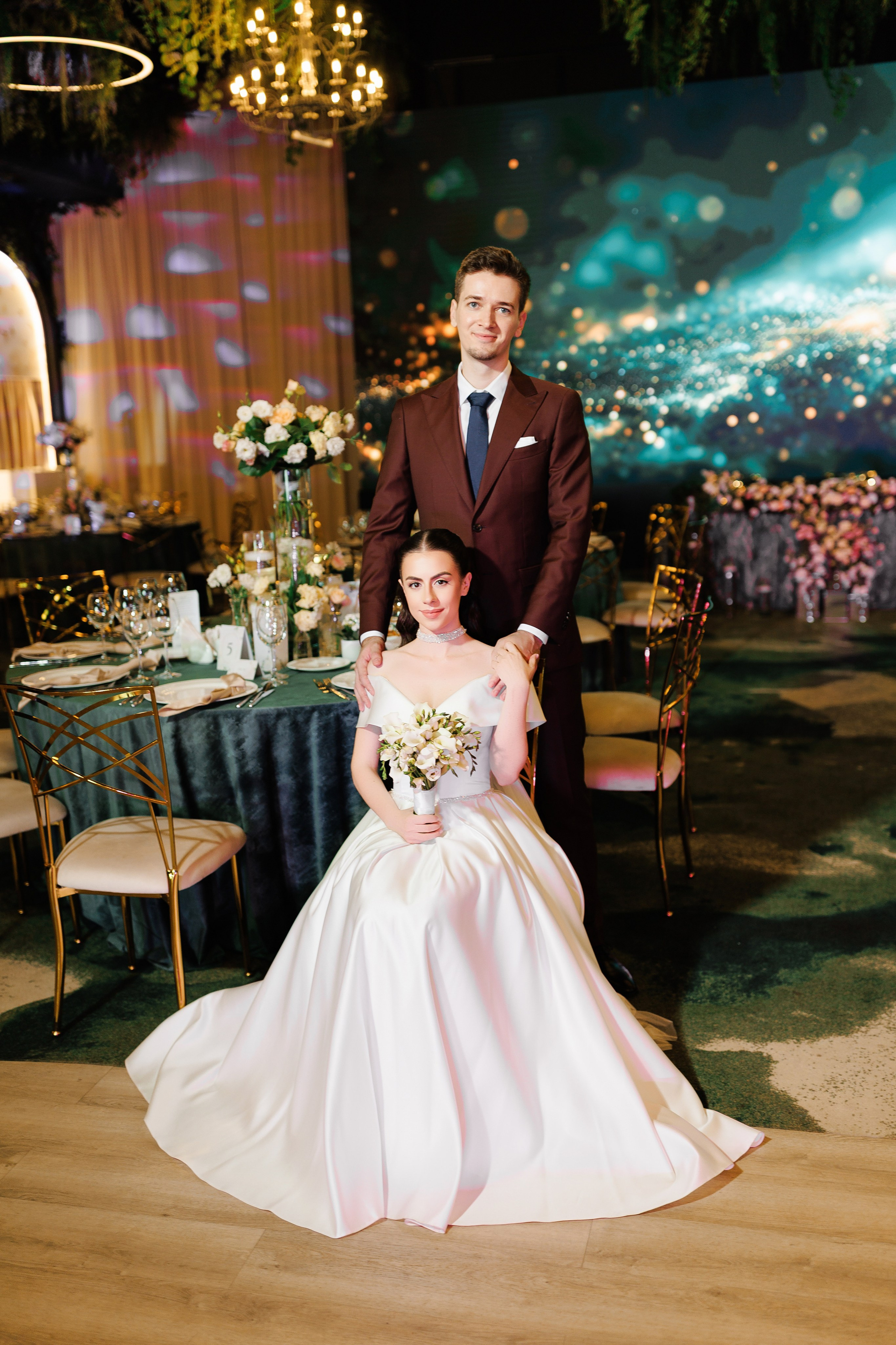 Fotograf cununie București – ședințe foto rapide și elegante. Pentru cununia civilă din București îți pun la dispoziție pachete flexibile, ideale pentru 1–2 ore, cu fotografii livrate rapid și o experiență relaxată.