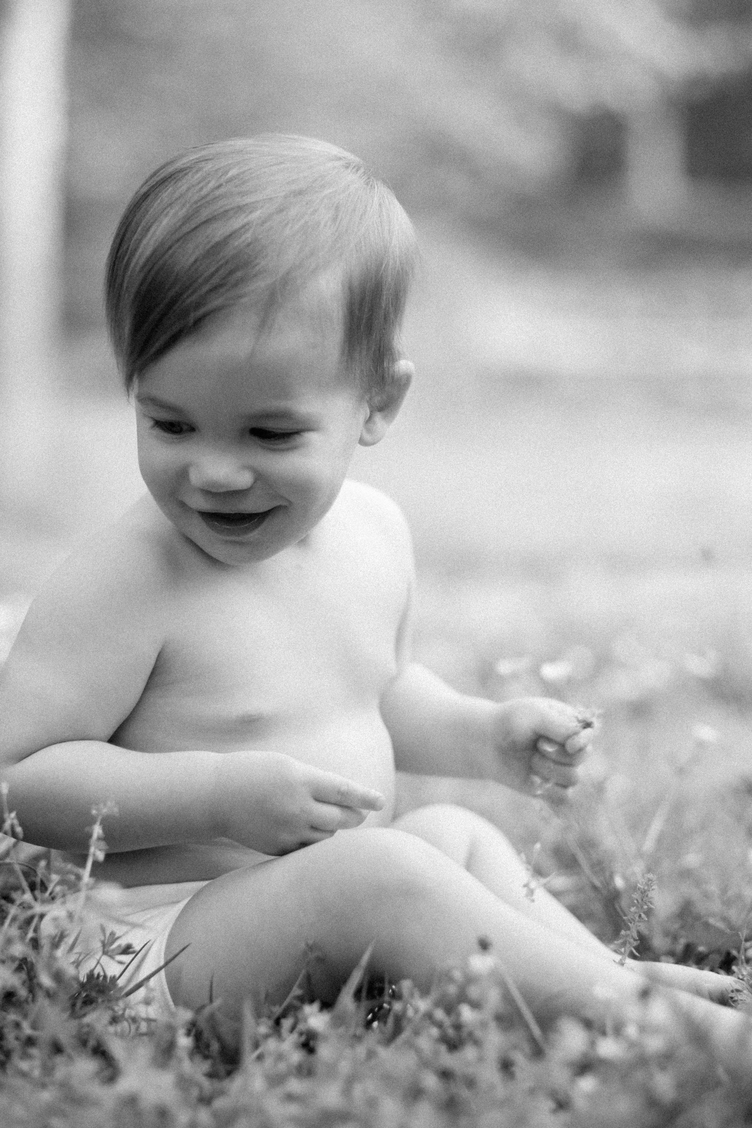 Spring Maternity Session at Bryan Park in Richmond, VA. Family Photographer Anna Dobrovolskaia | Richmond, VA