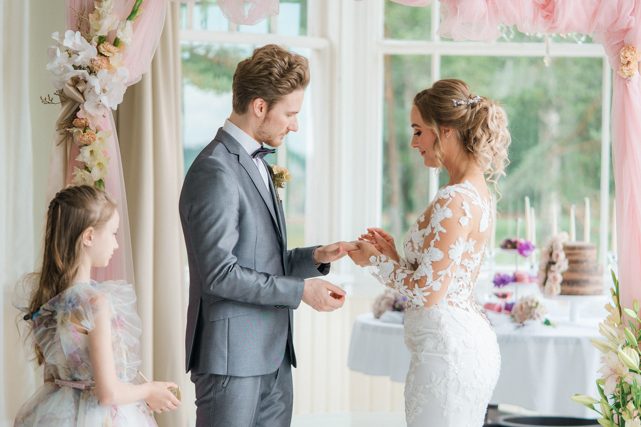 Coffee latte and champagne color wedding at Hanko casino