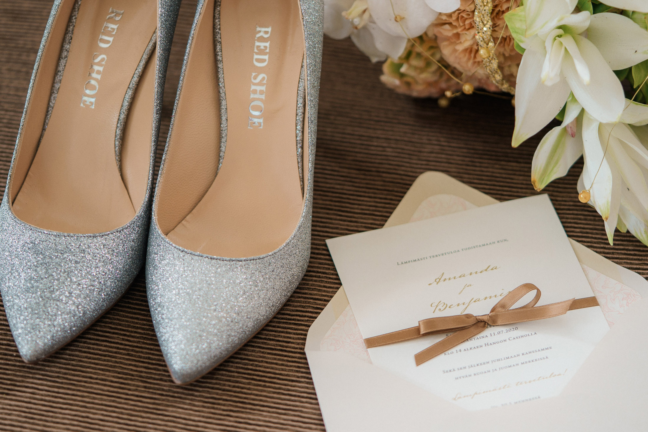 Coffee latte and champagne color wedding at Hanko casino