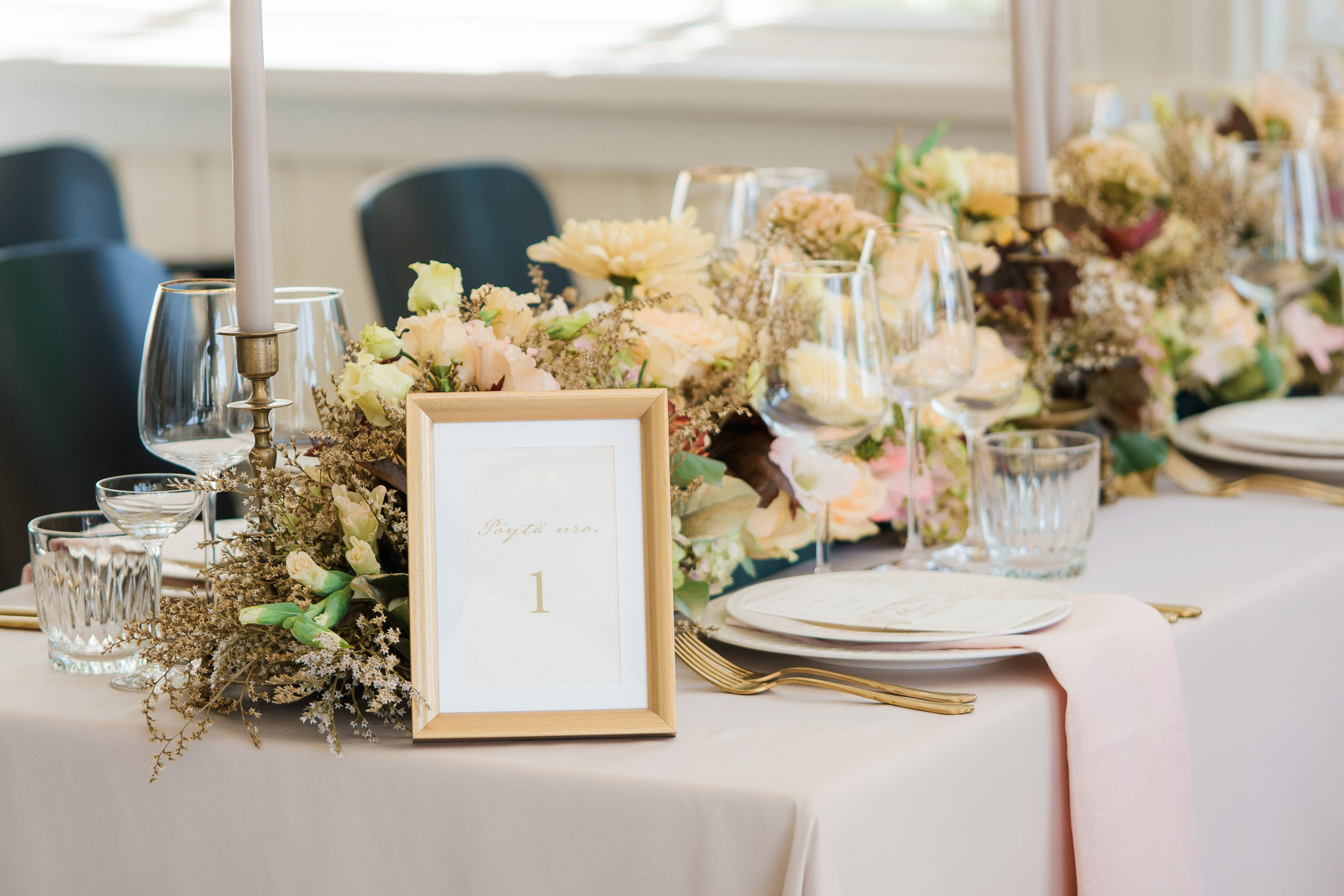 Coffee latte and champagne color wedding at Hanko casino