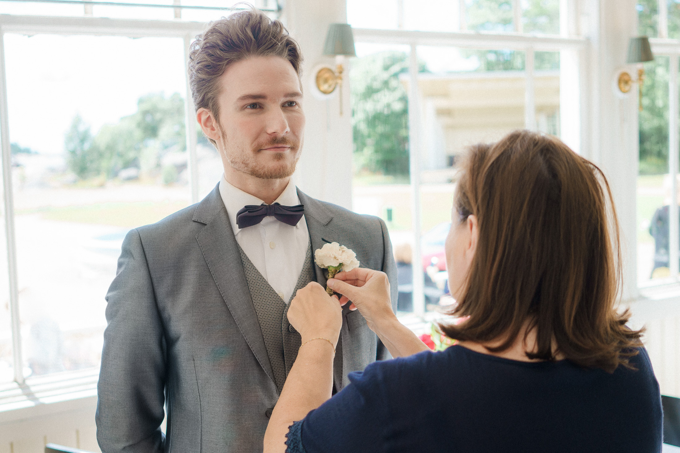 Coffee latte and champagne color wedding at Hanko casino