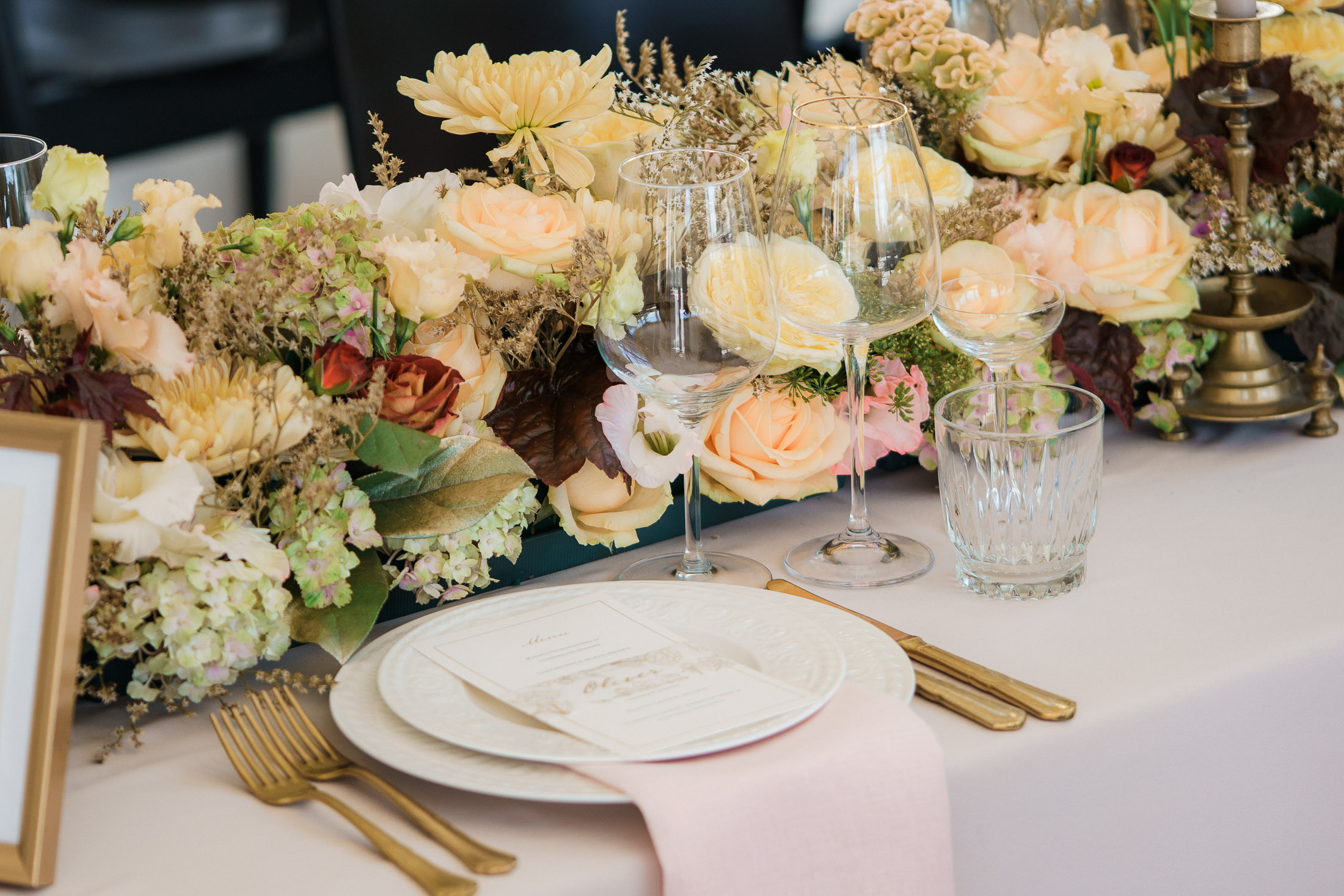 Coffee latte and champagne color wedding at Hanko casino