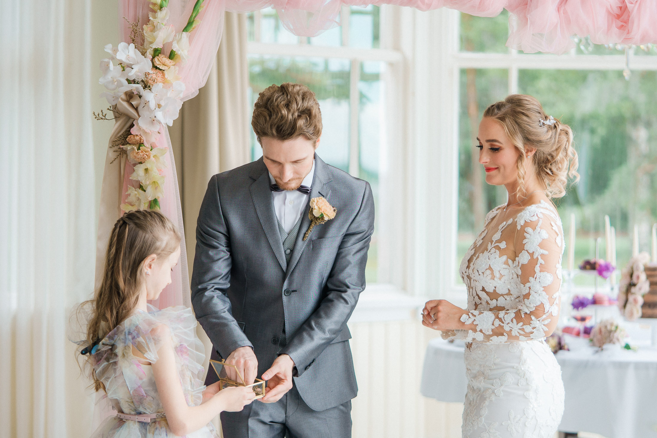 Coffee latte and champagne color wedding at Hanko casino