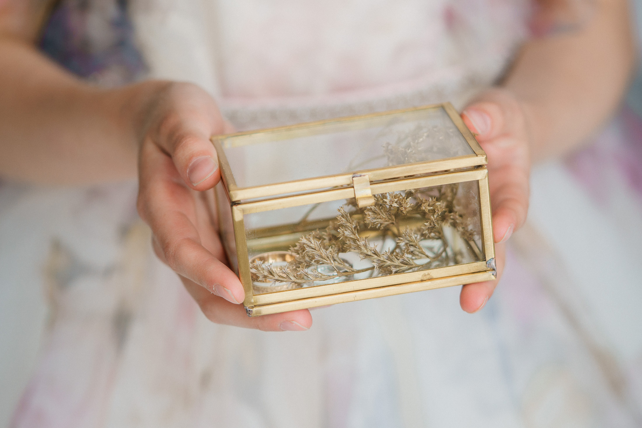 Coffee latte and champagne color wedding at Hanko casino