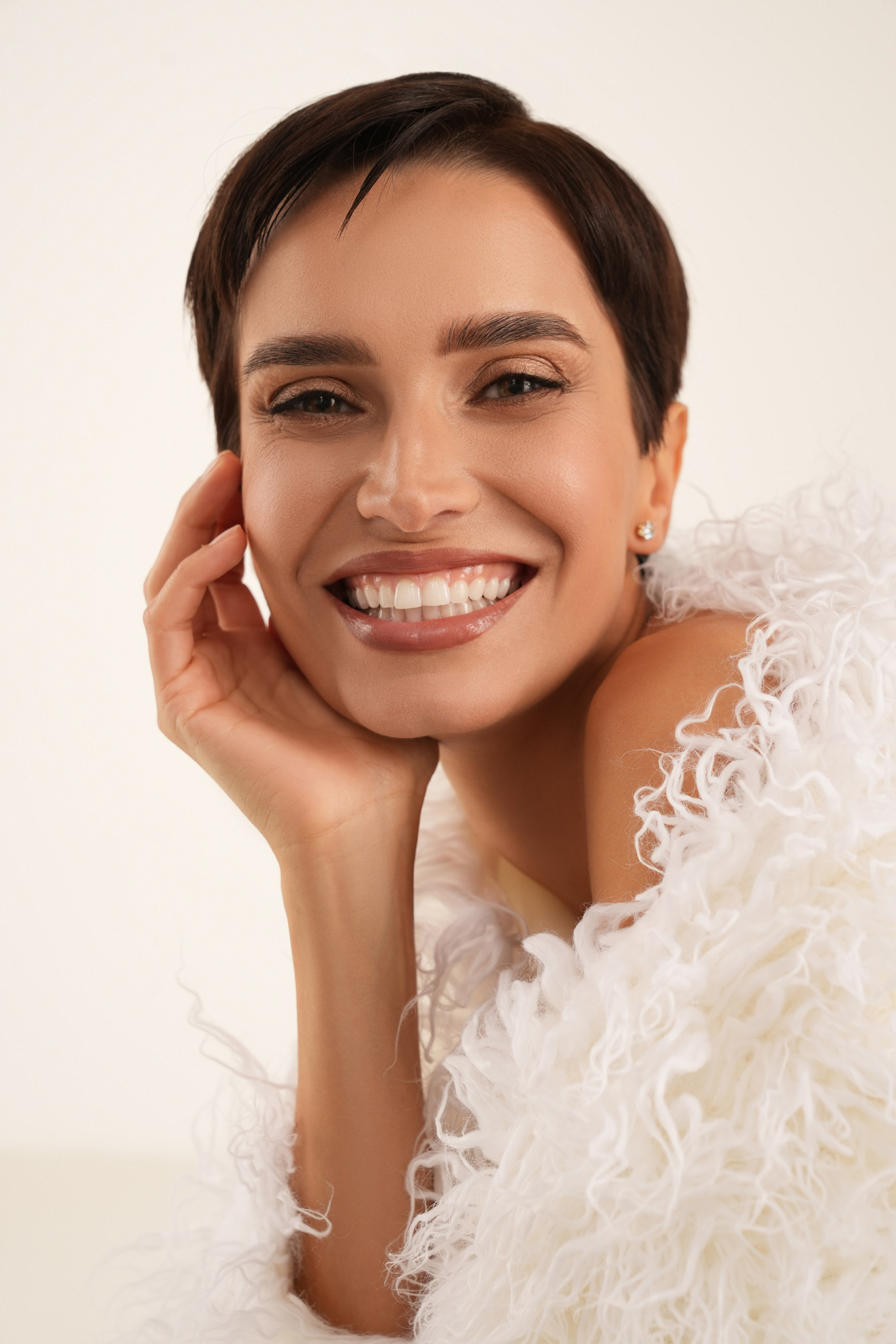 Professioneller Studiofotograf in München – Fotos, Content Creation, Shooting für jeden Anlass. Fotostudio Aesthetic Space in München. Fotostudio mieten ab 1 Stunde