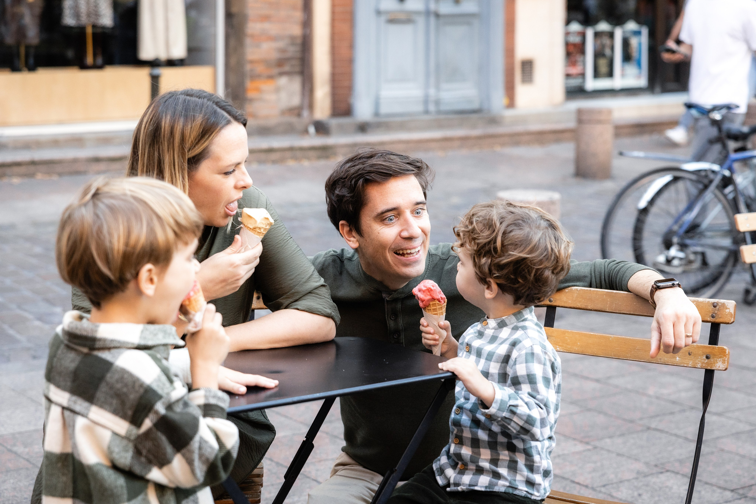 Семейная фотосъемка в стиле лайфстайл в Тулузе: душевная фотосессия для семьи экспатов. Евгения Смирнова — фотограф в Тулузе и юго-западной Франции