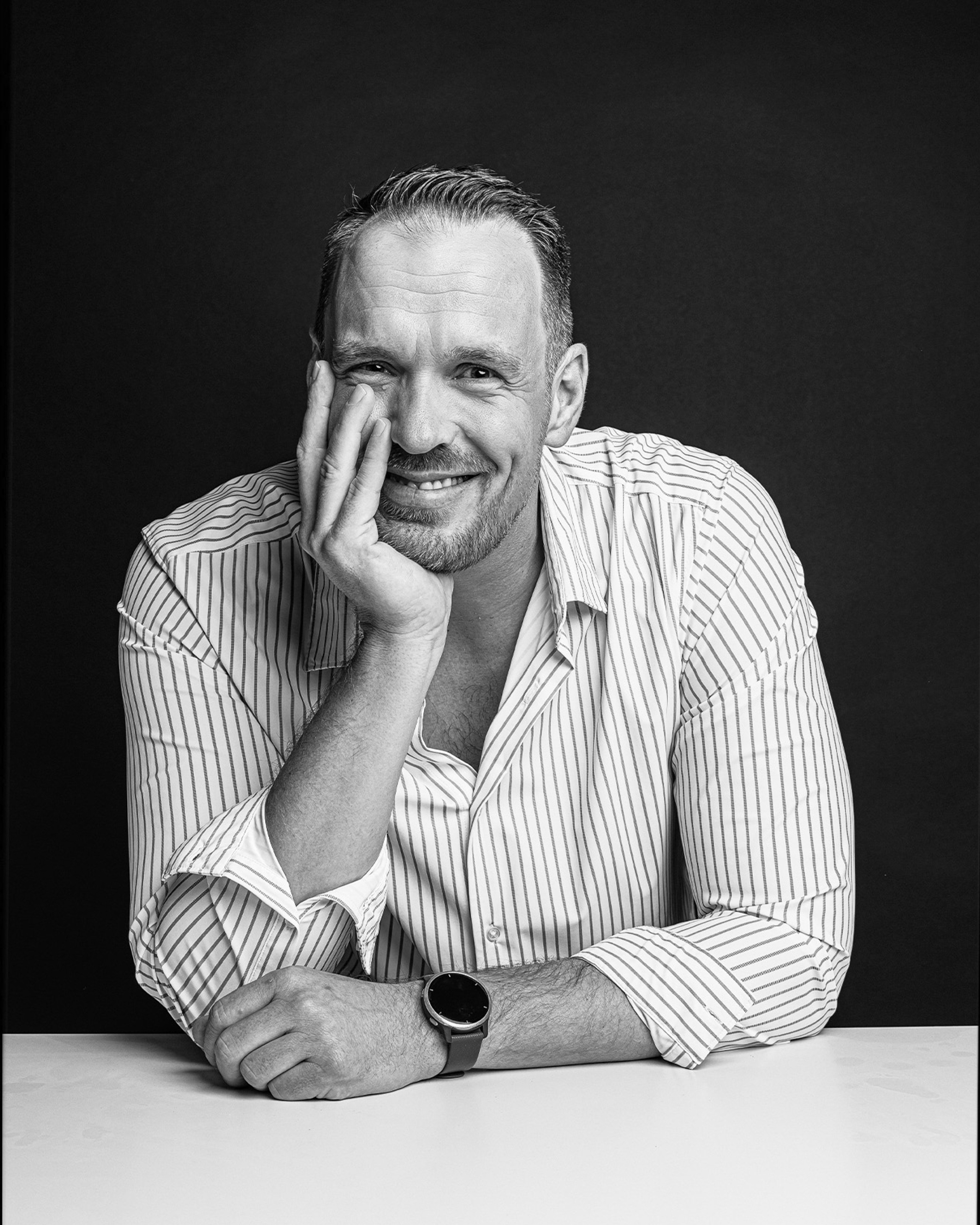 Profesionálny portrétny fotograf v Bratislave — Pasha Borsai