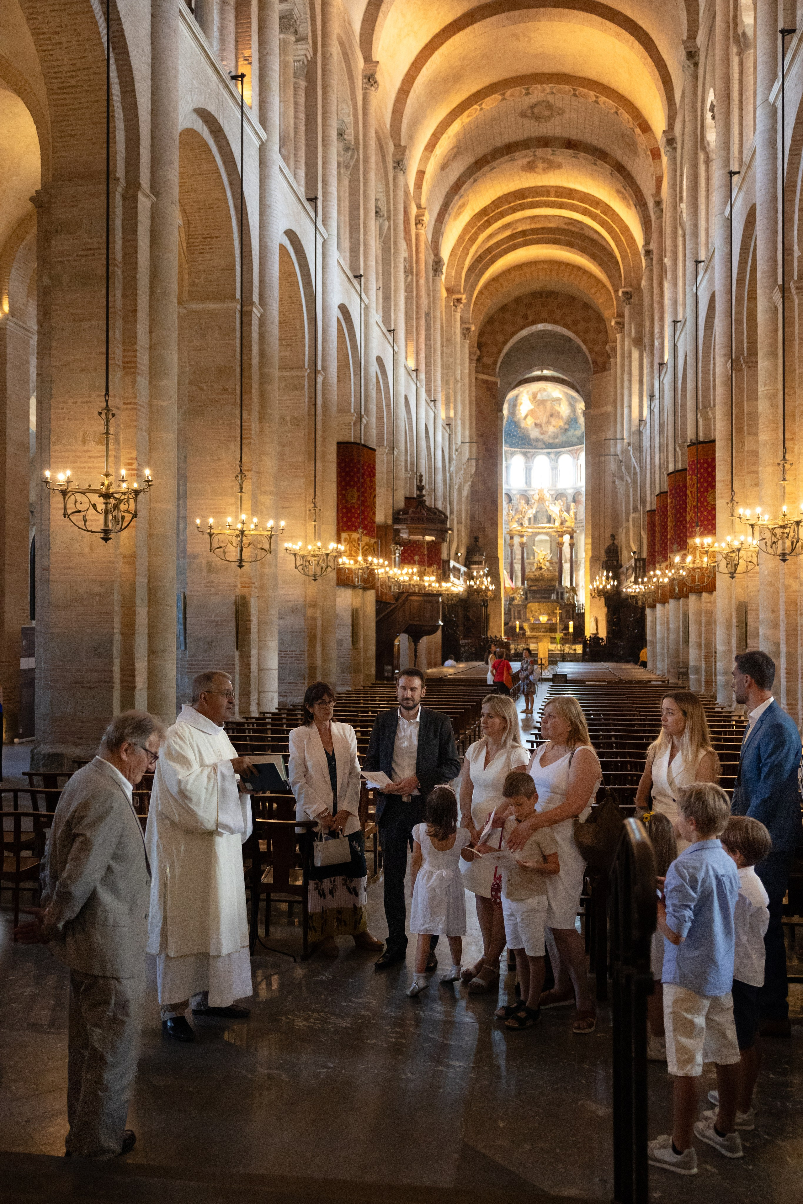The Baptism of Diana in the Church of Saint-Sernin in Toulouse. Евгения Смирнова — фотограф в Тулузе и юго-западной Франции