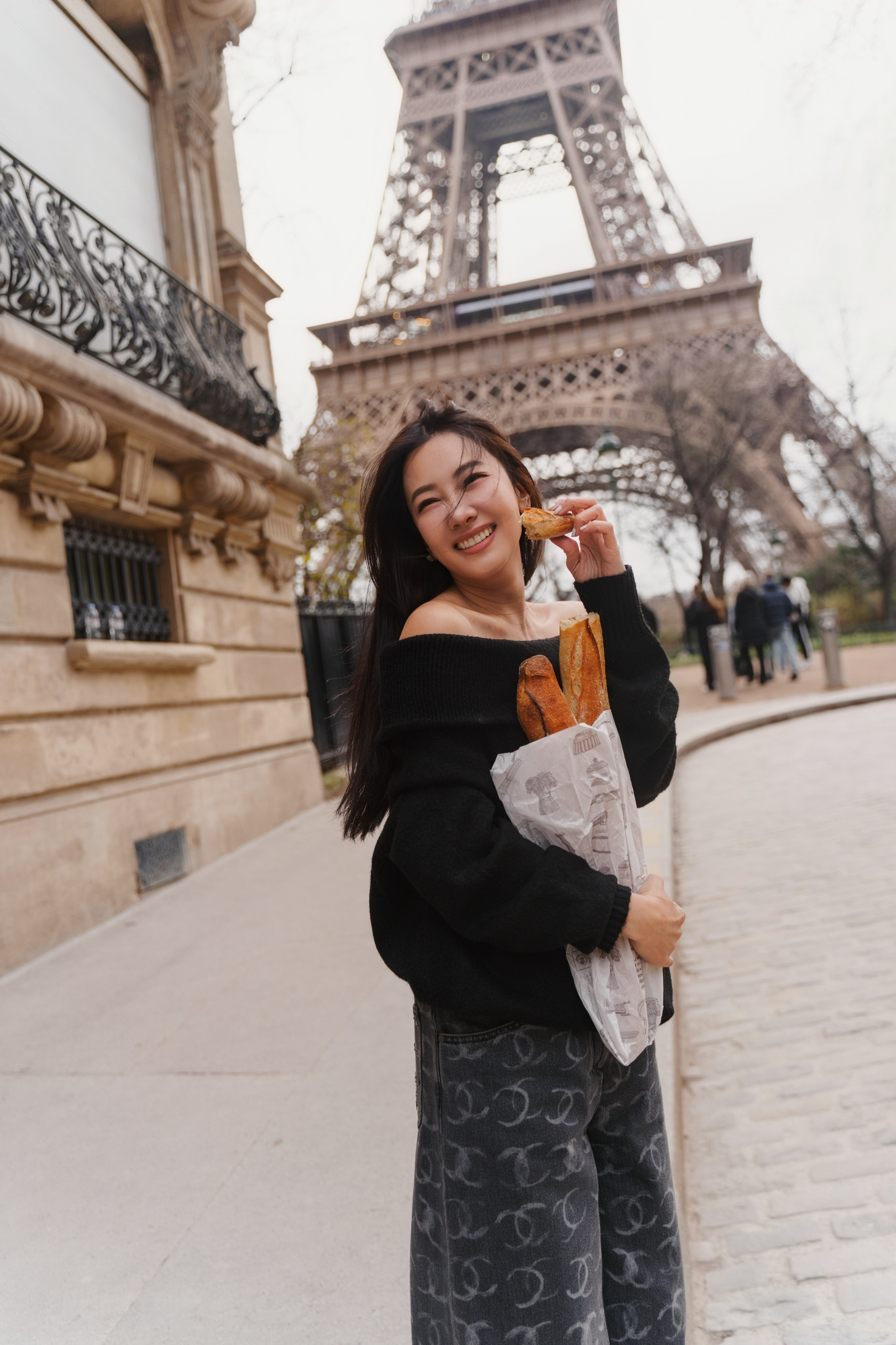Content shooting. Photographer in Paris Yulia Shkadina | Couples, engagement, pre-wedding, individual photo-shoots in Paris at the best locations