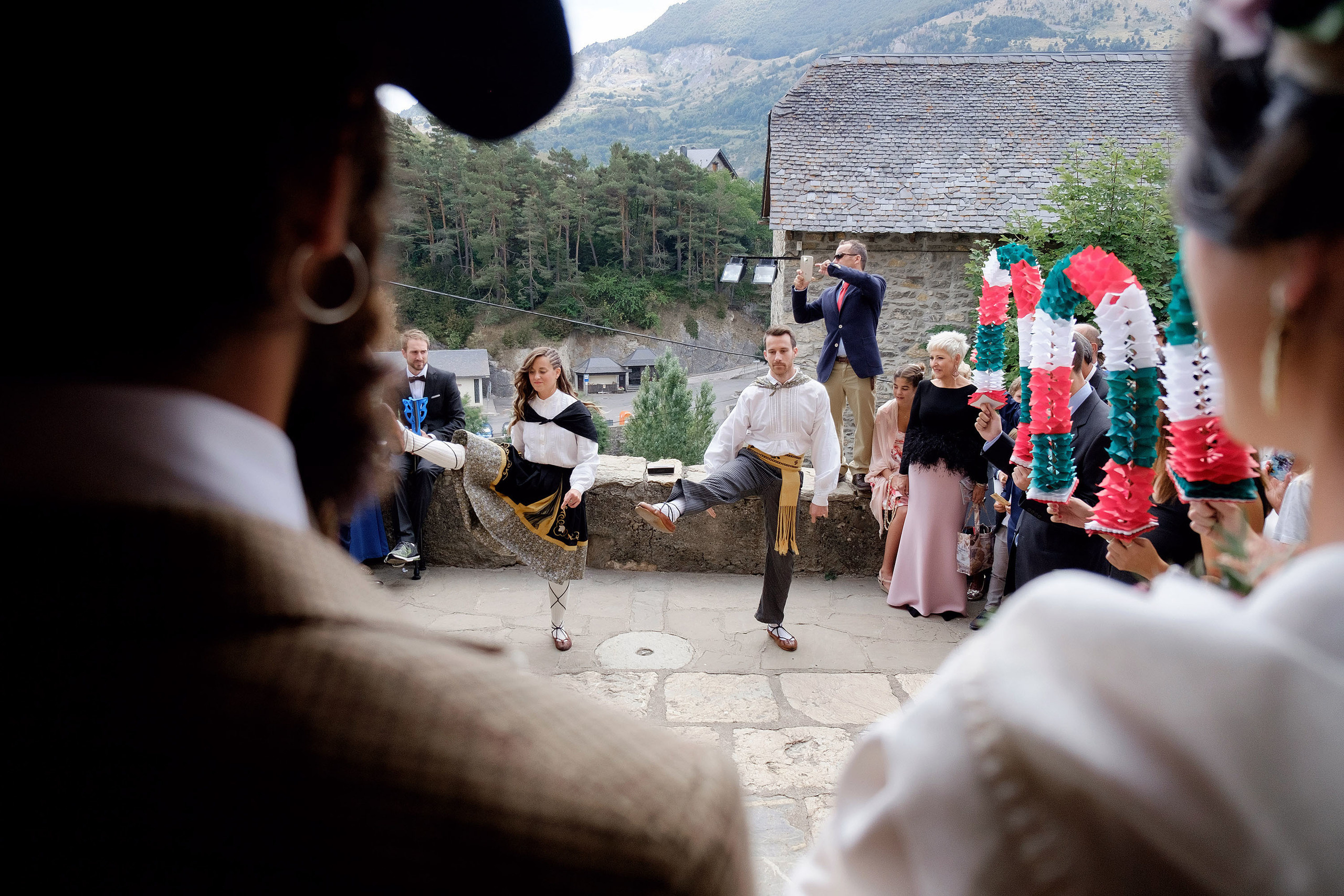Boda Sallent de Gallego - Maria y Txomin - Fotografos bodas Pirineo. PIXLOVE - Fotógrafos de bodas Huesca Pirineos Zaragoza