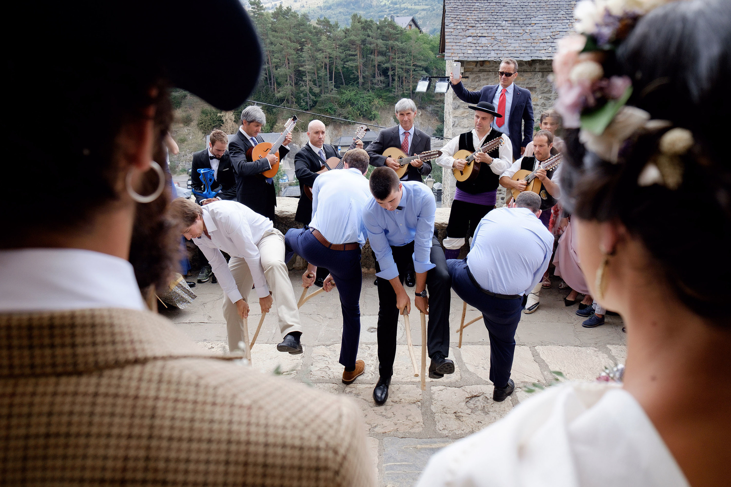 Boda Sallent de Gallego - Maria y Txomin - Fotografos bodas Pirineo. PIXLOVE - Fotógrafos de bodas Huesca Pirineos Zaragoza