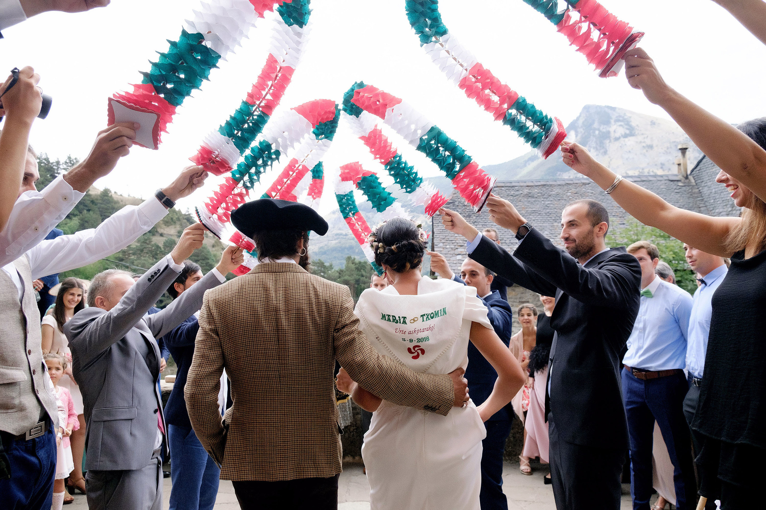 Boda Sallent de Gallego - Maria y Txomin - Fotografos bodas Pirineo. PIXLOVE - Fotógrafos de bodas Huesca Pirineos Zaragoza