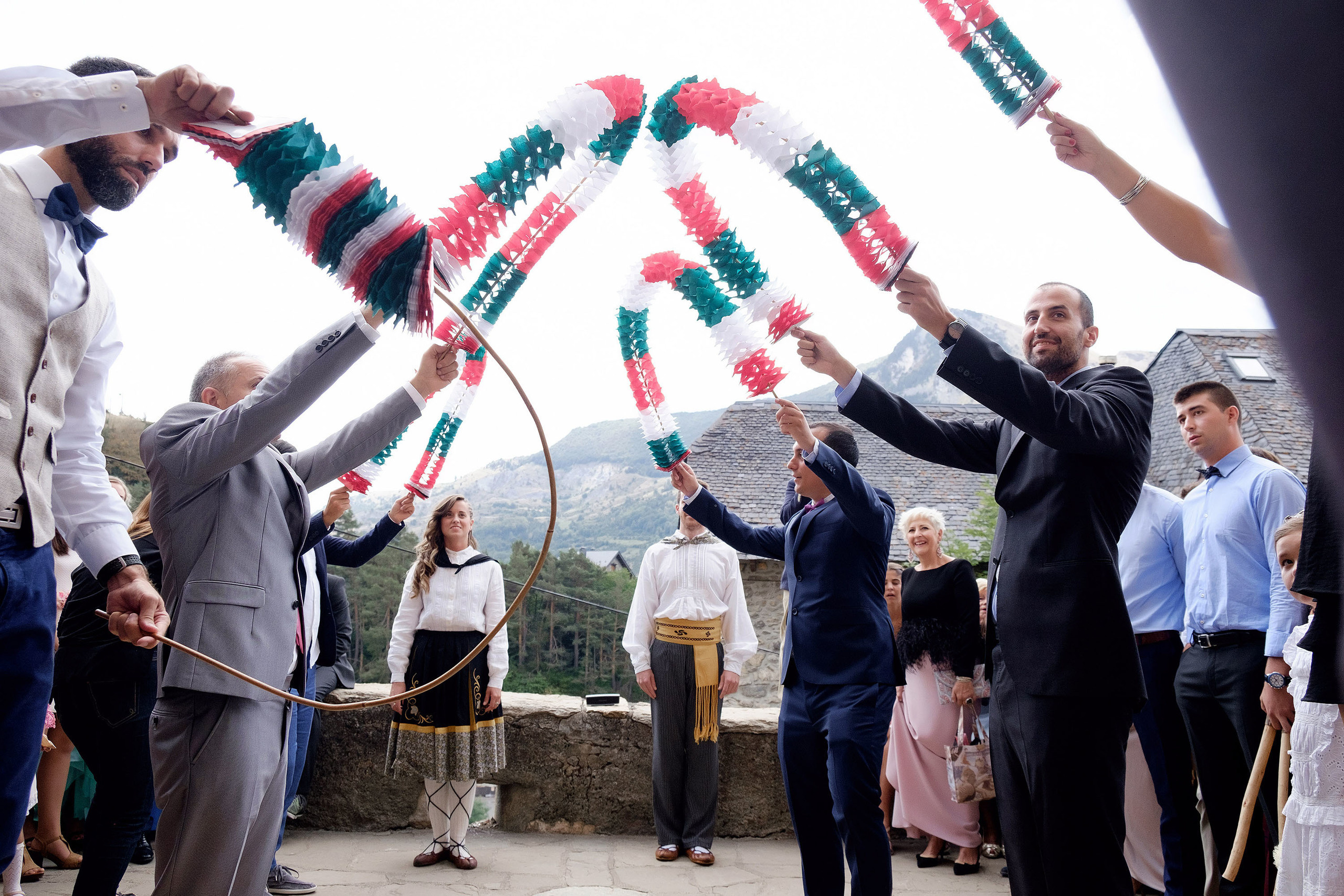 Boda Sallent de Gallego - Maria y Txomin - Fotografos bodas Pirineo. PIXLOVE - Fotógrafos de bodas Huesca Pirineos Zaragoza