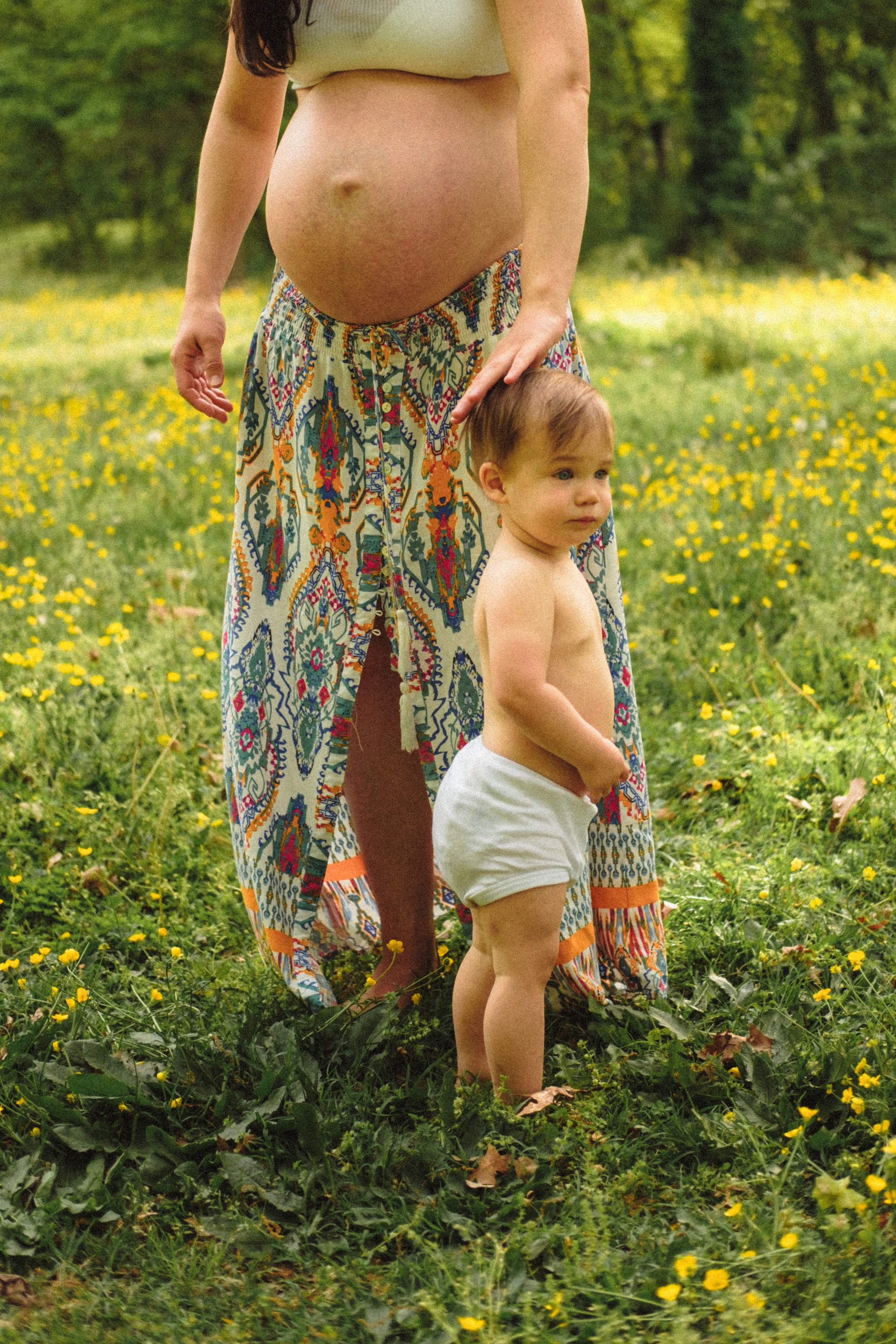 Spring Maternity Session at Bryan Park in Richmond, VA. Family Photographer Anna Dobrovolskaia | Richmond, VA