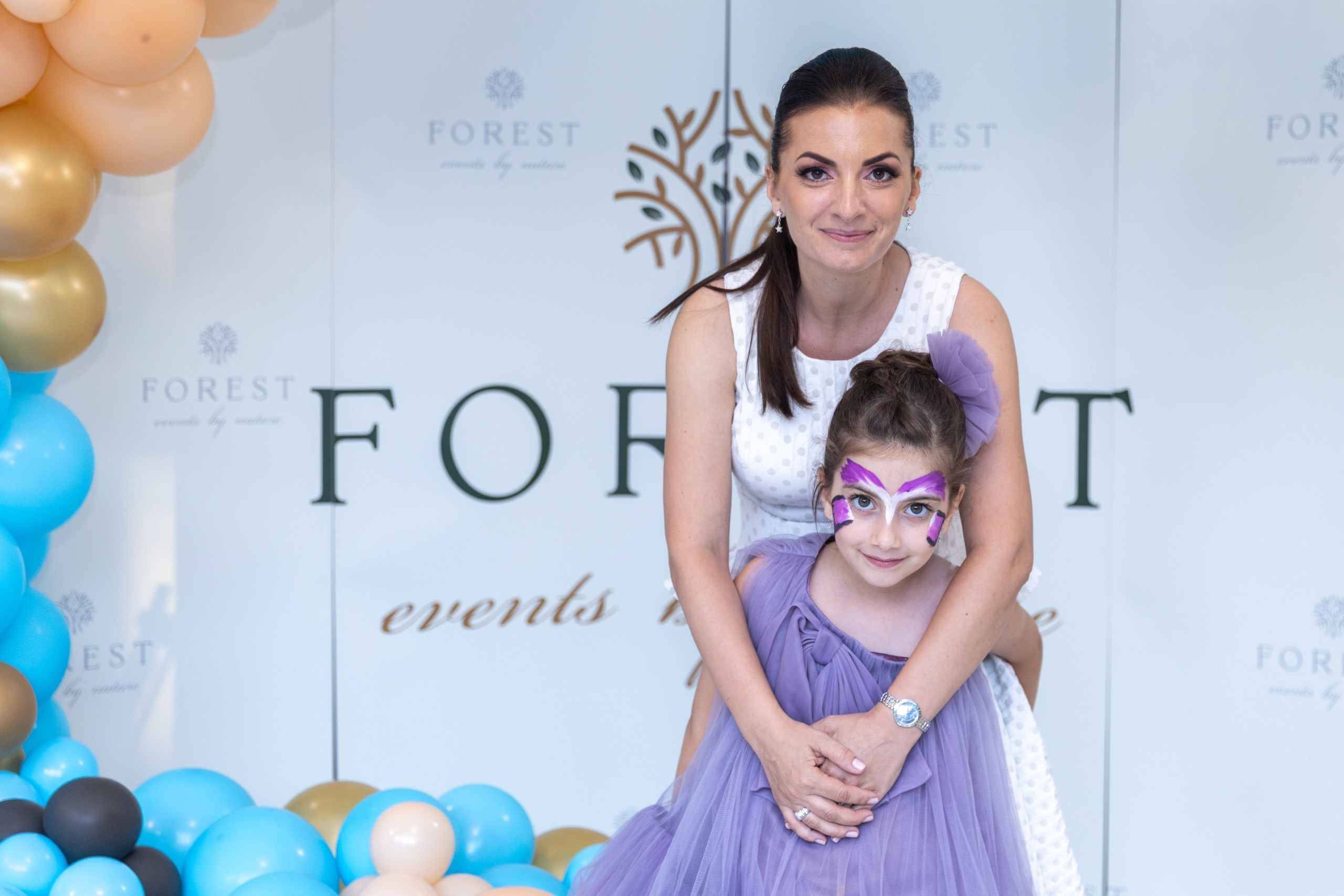 fotograf botez , fotografie botez Botoșani, fotograf Alin Chirilă, amintiri botez, fotografii botez, botez Miruna Parascheva, fotograf copii, fotografie botez în Botoșani-alt="botez , fotografie botez Alin Chirilă, amintiri botez, fotografii emoționante botez Botoșani"-- fotografii-botez-bebelus- amintiri-botez-micuț- moment-sfânt-crestinare- fotografie-emotionanta-botez- detalii-botez-bebelusi- parinti-fericiti-la-botez- fotograf-botez-profesionist- botez-in-biserica-ortodoxa- micuț-botezat-cu-emoție- zâmbete-și-lacrimi-la-botez- bebeluș-la-cristelniță- decor-botez-colorat- botez-cu-dragoste-și-credință- emotie-pura-la-botez- fotograf-botez-botosani- botez-iasi-suceava-fotograf- amintiri-nepretuite-botez-- Preotul ținându-l pe micuțul Mathias Gabriel la botez, în biserica Înălțarea Domnului, Copălău - Detalii de la botezul lui Mathias – lumânare, trusou și icoană - Familia lui Mathias Gabriel alături de micuț, în ziua botezului - Portret emoționant cu mama și bebelușul în brațe, în biserică,fotograf profesionist evenimente Botoșani, Iași, Suceava, Fălticeni, Bacău, Pașcani, Roman - AlinoFotoStudio by Alin Chirilă - servicii foto nuntă, botez, cununie, ședințe foto creative, albume personalizate, fotografii emoționante și calitative pentru cele mai importante momente din viață,fotograf nuntă Botoșani Alin Chirilă, ședință foto botez Iași - AlinoFotoStudio, servicii fotograf profesionist evenimente Suceava, fotograf cununie civilă Fălticeni - Alin Chirilă, album foto nuntă personalizat Bacău.“Bebeluș botezat în biserică, ținut în brațe de nași” • “Detaliu cu lumânarea de botez decorată cu flori albe” • “Părinți emoționați alături de copilul lor la ceremonia de botez” • “Masa festivă de botez cu decor tematic și tort personalizat” • “Momentul în care preotul toarnă apă sfințită pe fruntea bebelușului” “Bebeluș în rochie albă de botez, zâmbind în brațele mamei” • “Detaliu cu cruciulița de botez așezată pe o pernă de satin” • “Părinți și nași aprinzând lumânările în timpul ceremoniei de botez” • “Tort de botez decorat cu figurine tematice și numele copilului” • “Copil botezat dormind liniștit în pătuțul decorat festiv” • “Momentul în care preotul binecuvântează copilul în fața altarului” • “Invitați adunându-se în jurul mesei festive la petrecerea de botez” • “Bebeluș ținând în mână o jucărie personalizată primită la botez” • “Familie fericită pozând împreună după ceremonia de botez” • “Decor tematic cu baloane și flori la locația petrecerii de botez” fotograf Botoșani fotograf evenimente fotograf botez Alin Chirila fotograf alinofotostudio.fotograf botez Amelis Maria, fotografie botez Botoșani, fotograf Alin Chirilă, amintiri botez, fotografii botez, botez Amelis Maria, fotograf copii, fotografie botez în Botoșani,