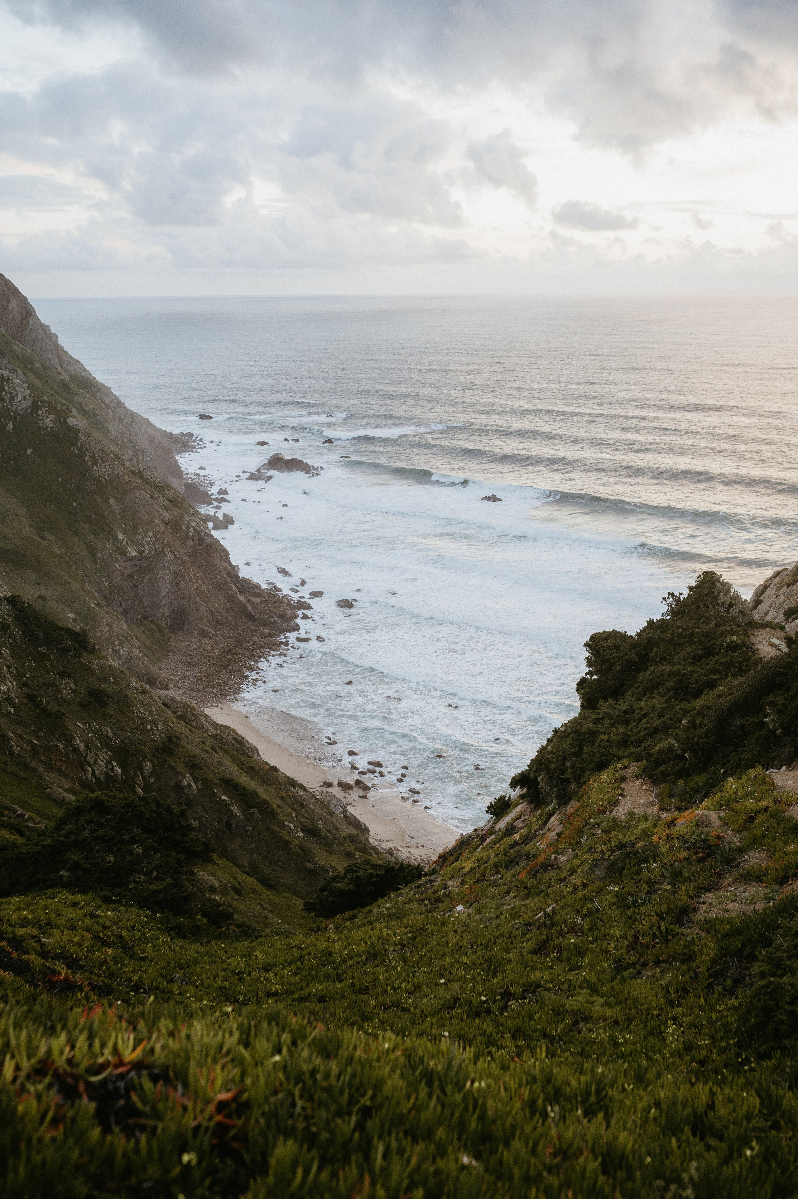 Praia da Ursa – ședință foto de cuplu într-un loc magic din Portugalia. Valentin Melen - fotograf de nunta 🤍