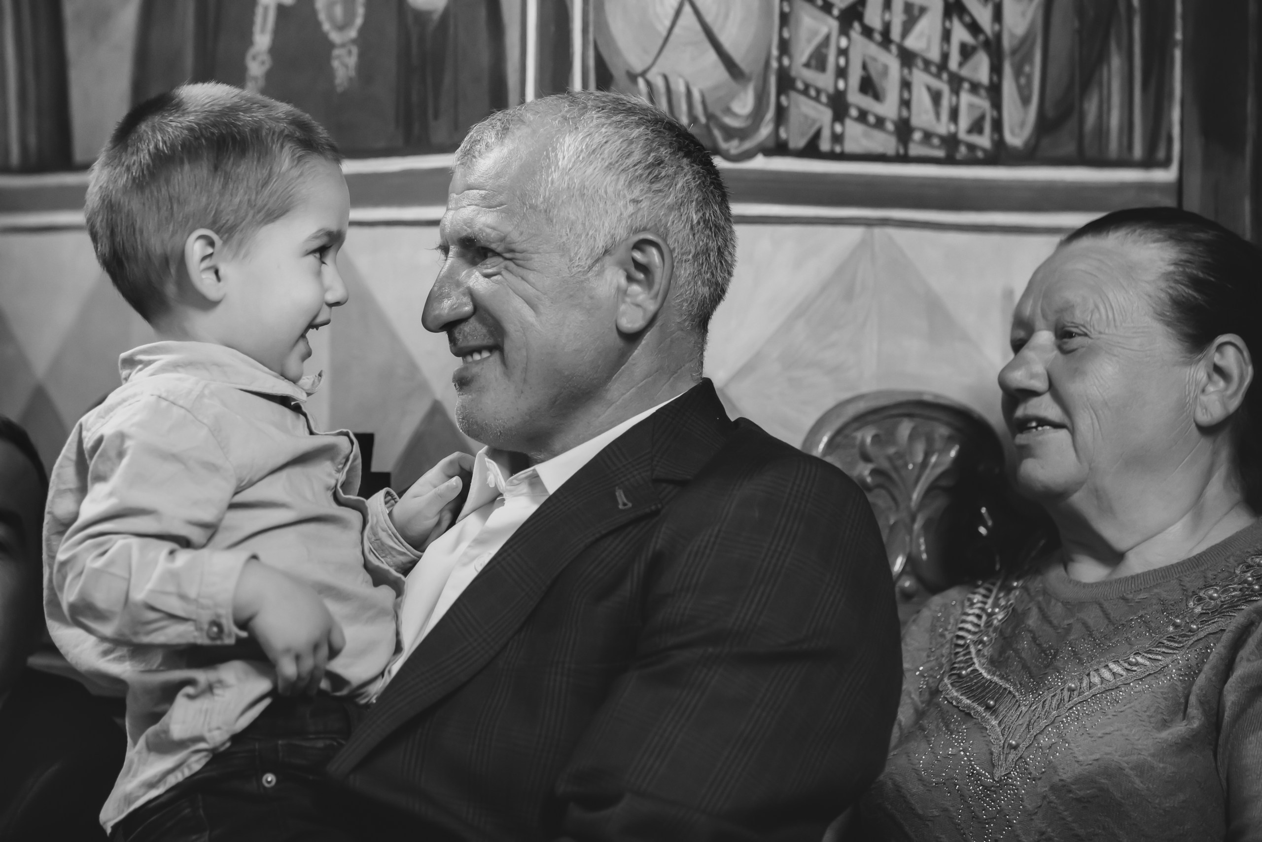 fotograf botez , fotografie botez Botoșani, fotograf Alin Chirilă, amintiri botez, fotografii botez, botez Miruna Parascheva, fotograf copii, fotografie botez în Botoșani-alt="botez , fotografie botez Alin Chirilă, amintiri botez, fotografii emoționante botez Botoșani"-- fotografii-botez-bebelus- amintiri-botez-micuț- moment-sfânt-crestinare- fotografie-emotionanta-botez- detalii-botez-bebelusi- parinti-fericiti-la-botez- fotograf-botez-profesionist- botez-in-biserica-ortodoxa- micuț-botezat-cu-emoție- zâmbete-și-lacrimi-la-botez- bebeluș-la-cristelniță- decor-botez-colorat- botez-cu-dragoste-și-credință- emotie-pura-la-botez- fotograf-botez-botosani- botez-iasi-suceava-fotograf- amintiri-nepretuite-botez-- Preotul ținându-l pe micuțul Mathias Gabriel la botez, în biserica Înălțarea Domnului, Copălău - Detalii de la botezul lui Mathias – lumânare, trusou și icoană - Familia lui Mathias Gabriel alături de micuț, în ziua botezului - Portret emoționant cu mama și bebelușul în brațe, în biserică,fotograf profesionist evenimente Botoșani, Iași, Suceava, Fălticeni, Bacău, Pașcani, Roman - AlinoFotoStudio by Alin Chirilă - servicii foto nuntă, botez, cununie, ședințe foto creative, albume personalizate, fotografii emoționante și calitative pentru cele mai importante momente din viață,fotograf nuntă Botoșani Alin Chirilă, ședință foto botez Iași - AlinoFotoStudio, servicii fotograf profesionist evenimente Suceava, fotograf cununie civilă Fălticeni - Alin Chirilă, album foto nuntă personalizat Bacău.“Bebeluș botezat în biserică, ținut în brațe de nași” • “Detaliu cu lumânarea de botez decorată cu flori albe” • “Părinți emoționați alături de copilul lor la ceremonia de botez” • “Masa festivă de botez cu decor tematic și tort personalizat” • “Momentul în care preotul toarnă apă sfințită pe fruntea bebelușului” “Bebeluș în rochie albă de botez, zâmbind în brațele mamei” • “Detaliu cu cruciulița de botez așezată pe o pernă de satin” • “Părinți și nași aprinzând lumânările în timpul ceremoniei de botez” • “Tort de botez decorat cu figurine tematice și numele copilului” • “Copil botezat dormind liniștit în pătuțul decorat festiv” • “Momentul în care preotul binecuvântează copilul în fața altarului” • “Invitați adunându-se în jurul mesei festive la petrecerea de botez” • “Bebeluș ținând în mână o jucărie personalizată primită la botez” • “Familie fericită pozând împreună după ceremonia de botez” • “Decor tematic cu baloane și flori la locația petrecerii de botez” fotograf Botoșani fotograf evenimente fotograf botez Alin Chirila fotograf alinofotostudio.fotograf botez Amelis Maria, fotografie botez Botoșani, fotograf Alin Chirilă, amintiri botez, fotografii botez, botez Amelis Maria, fotograf copii, fotografie botez în Botoșani,