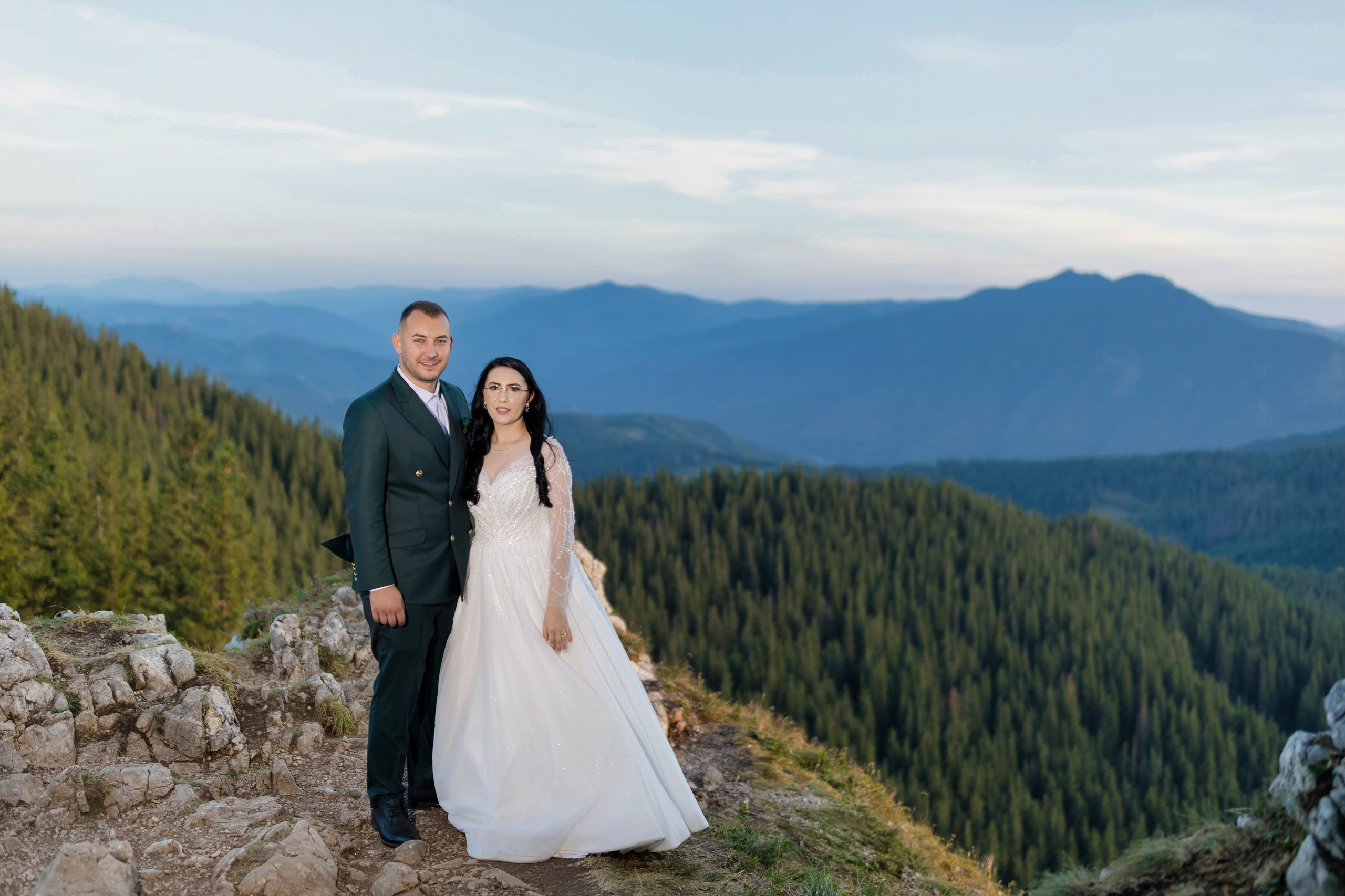 - nunta--fotograf-profesionist-botosani - fotografie-nunta-romantica - imagini-nunta-in-natura-alin-chirila-fotograf - fotografii-cuplu-indragostit-nunta-botosani - sedinta-foto-miri-andrei-iustina-alinofotostudio - amintiri-din-nunta-realizate-de-fotograf-profesionist - povestea-nuntii-andrei-si-iustina-in-imagini-alinofotostudio-fotograf evenimente- evenimente Botoșani -fotograf Suceava - fotograf Iași- servicii foto. servicii foto Botoșani. servicii foto video Botoșani. fotograf nunta. fotograf evenimente. fotograf nunta Botoșani. Alin chirila. Alin chirila fotograf. Alinofotostudio.- servicii foto. servicii foto Botoșani. servicii foto video Botoșani. fotograf nunta. fotograf evenimente. fotograf nunta Botoșani. Alin chirila. Alin chirila fotograf. Alinofotostudio.fotograf stare civilă,poze stare civilă,album foto stare civilă,servicii foto suceava,fotograf evenimente suceava,fotograf nuntă suceava,poze cununie civilă,ședință foto stare civilă,sesiune foto suceava,fotograf profesionist suceava,fotograf botosani,stare civila botosani,alinofotostudio,alin chirila fotograf.servicii foto. servicii foto Botoșani. servicii foto video Botoșani. fotograf nunta. fotograf evenimente. fotograf nunta Botoșani. Alin chirila. Alin chirila fotograf. Alinofotostudio.fotograf stare civilă,poze stare civilă,album foto stare civilă,servicii foto suceava,fotograf evenimente suceava,fotograf nuntă suceava,poze cununie civilă,ședință foto stare civilă,sesiune foto suceava,fotograf profesionist suceava,fotograf botosani,stare civila povestitor prin fotografiebotosani,alinofotostudio,alin chirila fotograf,servicii foto. servicii foto Botoșani. servicii foto video Botoșani. fotograf nunta. fotograf evenimente. fotograf nunta Botoșani. Alin chirila. Alin chirila fotograf. Alinofotostudio.fotograf stare civilă,poze stare civilă,album foto stare civilă,servicii foto suceava,fotograf evenimente suceava,fotograf nuntă suceava,poze cununie civilă,ședință foto stare civilă,sesiune foto suceava,fotograf profesionist suceava,fotograf botosani,stare civila botosani,alinofotostudio,alin chirila fotograf,cununie religioasă botoșani,andreea și neculai,capela militară botoșani,foto conacul zăicești,fotograf nuntă botoșani,fotograf cununie religioasă,foto evenimente botoșani,poze cununie capela militară,ședință foto zăicești,fotograf profesionist botoșaniMire și mireasă – Sergiu & Liliana – ziua nunții, 2024 - Emoții în ziua nunții – Sergiu și Liliana - Dansul mirilor – fotografie artistică nuntă 2024 - Sedinta foto romantică în natură – Sergiu & Liliana - Rochia de mireasă și detalii de nuntă elegan-Album de cununie civilă Florin și Anda – Fotografii profesionale realizate de Alin Chirilă în Botoșani -fotograf prin fotografie-Ședință foto Trash the Dress pe muntele Rarău cu Iulian și Iuliana – fotografie de cuplu, natură montană, emoție autentică surprinsă de Alin Chirilă, povestitor prin fotografie.- "Iulian și Iuliana pe crestele Rarăului – fotografie Trash the Dress în natură" - "Cuplu îmbrățișat la apus pe muntele Rarău – ședință foto după nuntă" - "Rochie de mireasă în vânt pe munte – Trash the Dress Rarău-1. Iulian și Iuliana pe muntele Rarău – ședință foto Trash the Dress în natură, cu peisaj montan spectaculos 2. Cuplu în îmbrățișare pe Rarău – emoție autentică surprinsă după nuntă 3. Rochie de mireasă în bătaia vântului – fotografie artistică Trash the Dress în munți 4. Mire și mireasă privind spre orizont – dragoste și libertate pe muntele Rarău 5. Iuliana zâmbind în rochia de mireasă – portret în natură, Trash the Dress 6. Iulian ținându-și mireasa de mână – ședință foto romantică pe munte 7. Detaliu cu rochia pe stâncă – estetică naturală Trash the Dress Rarău 8. Cuplu în mers pe poteca Rarăului – fotografie simbolică de după nuntă 9. Apus de soare pe Rarău în spatele mirilor – imagine de poveste Trash the Dress 10. Iulian și Iuliana râzând împreună – momente autentice surprinse de Alin Chirilă, povestitor prin fotografie