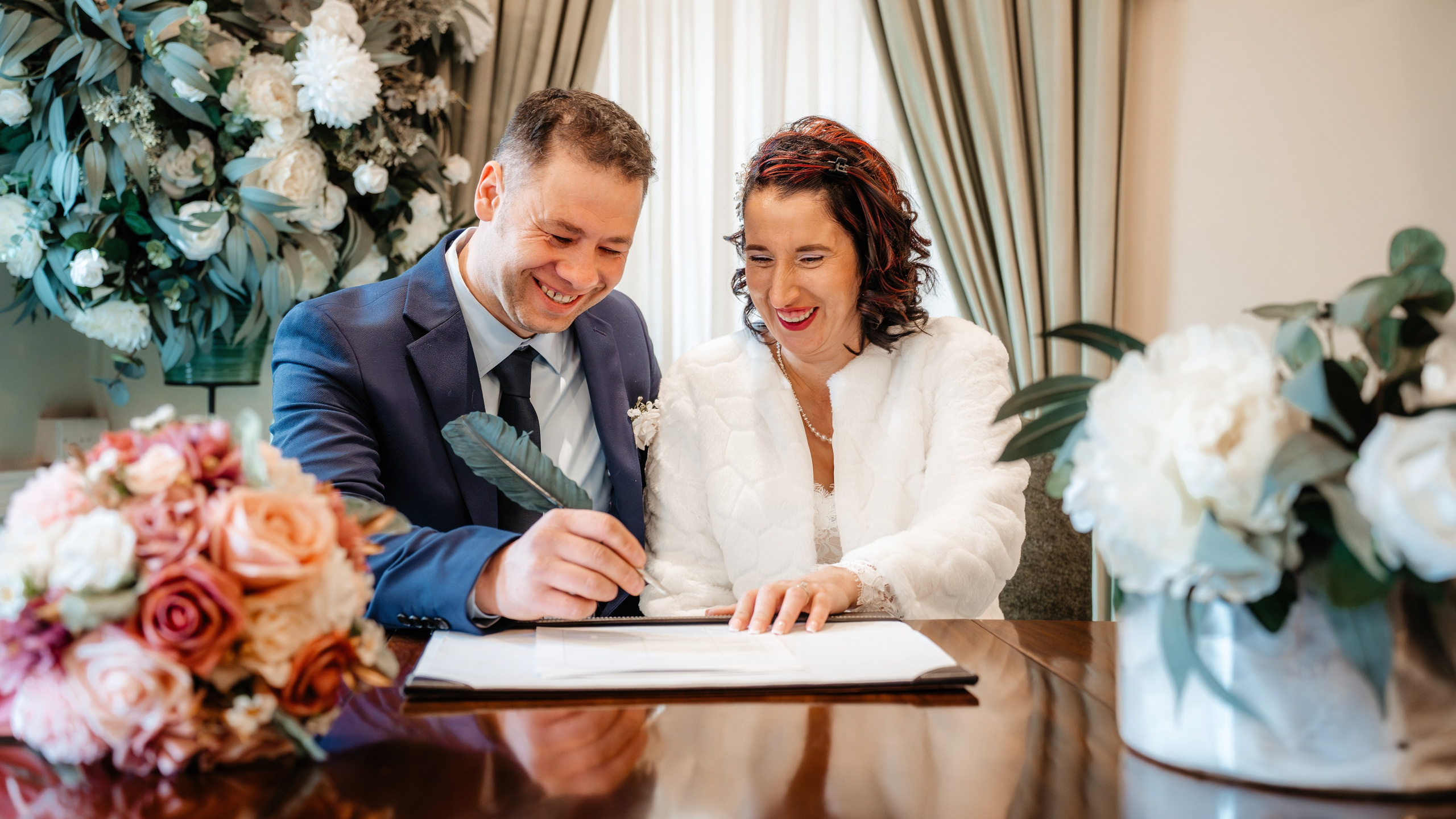 Filmare de tip cinematic cu mirii la Registry Office Portsmouth.