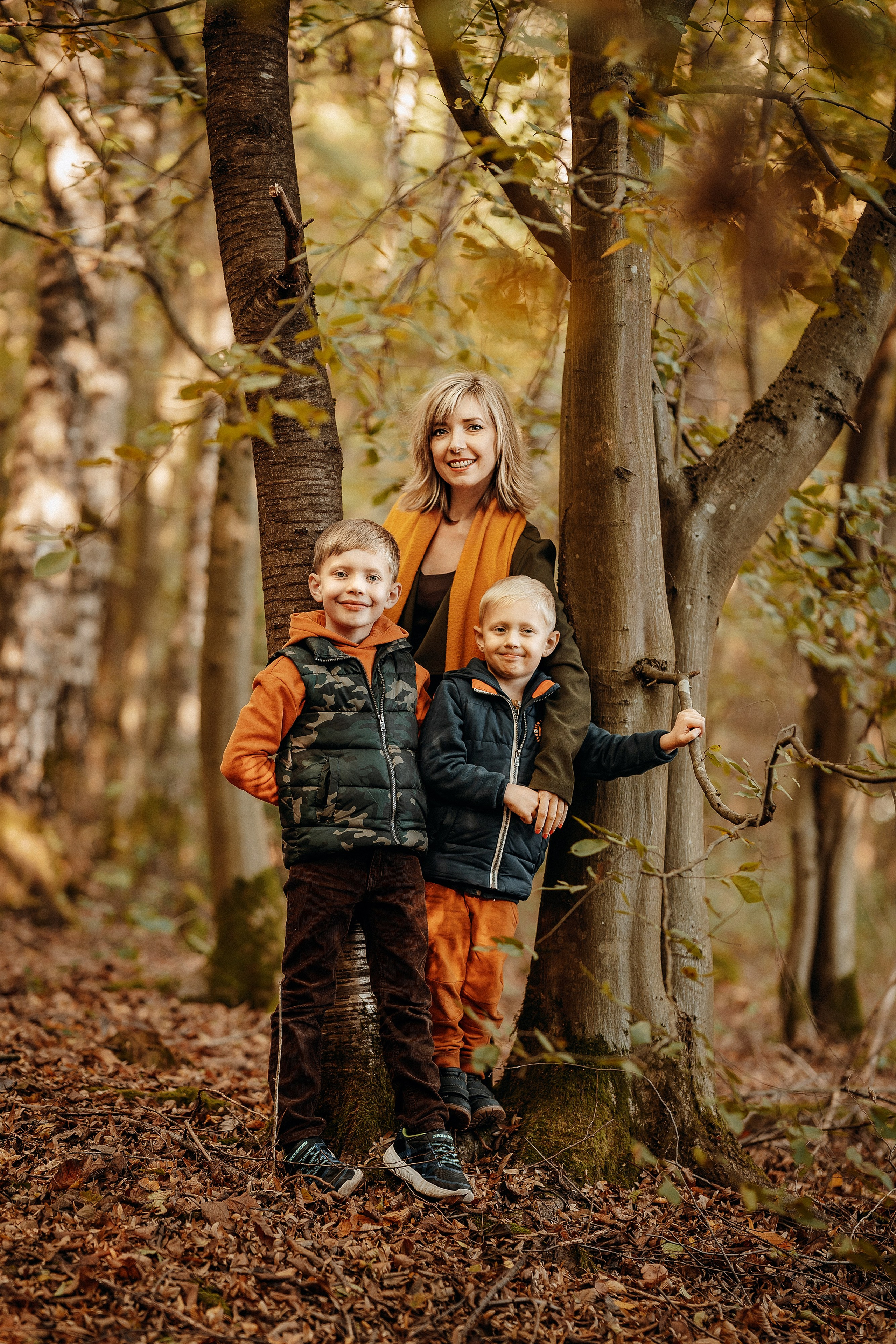 Familienausflug im Herbstwald. Portraitfotografie in Gründau Elena Ohnstedt