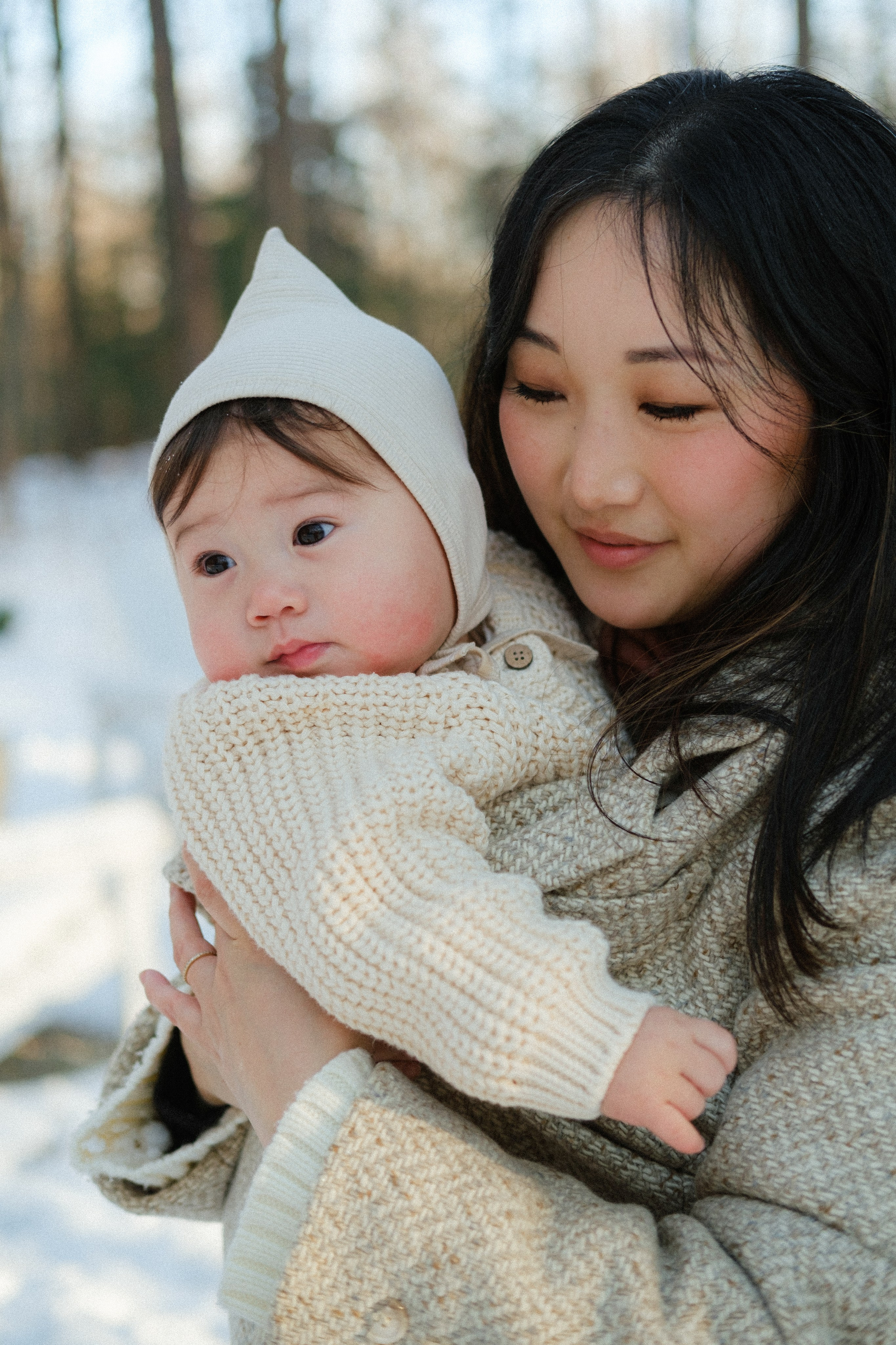 Snowy Family Photo Session at a Cozy Cottage Near Richmond, VA. Family Photographer Anna Dobrovolskaia | Richmond, VA