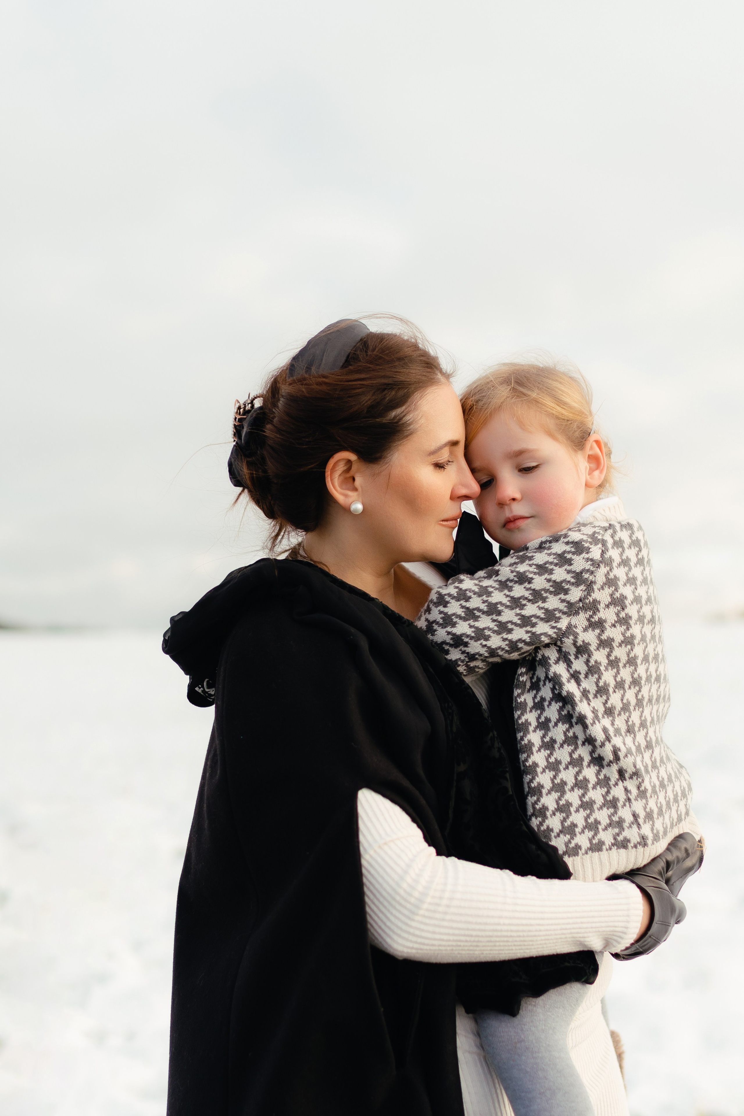 Winter outdoor family photo shoot for the Family with kids