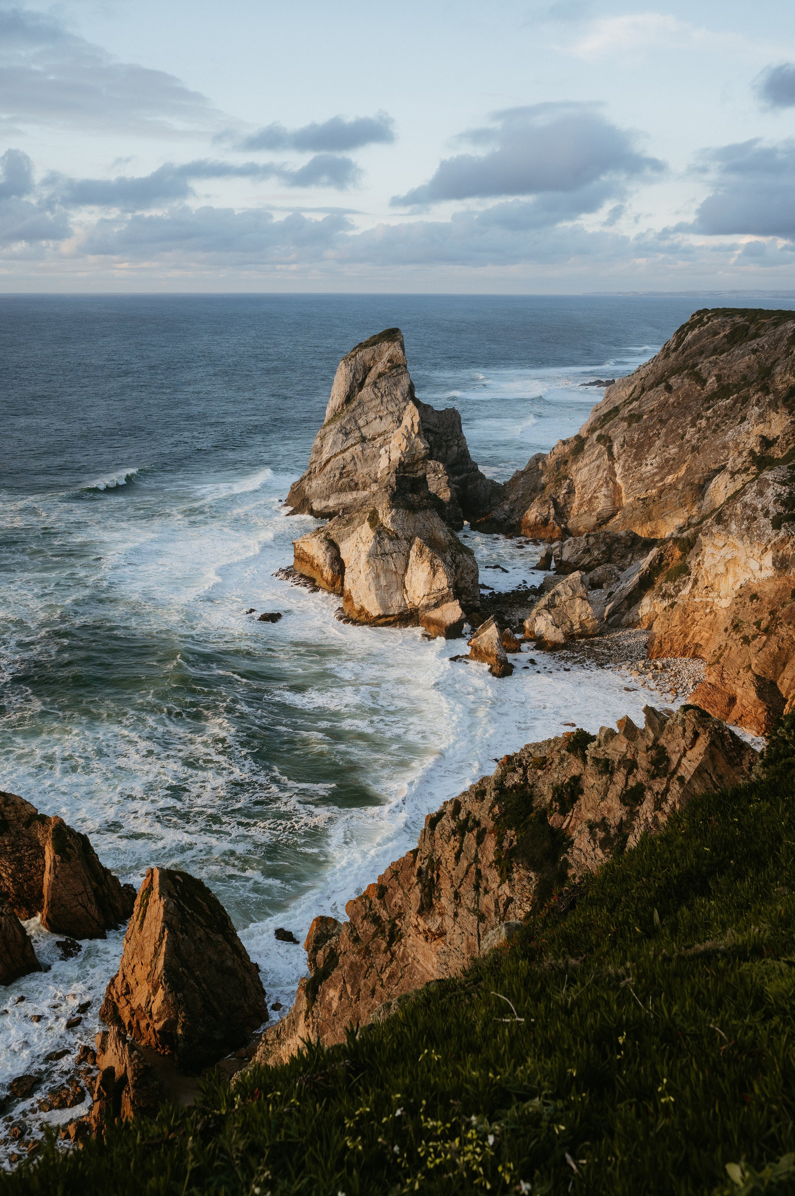 Praia da Ursa – ședință foto de cuplu într-un loc magic din Portugalia. Valentin Melen - fotograf de nunta 🤍