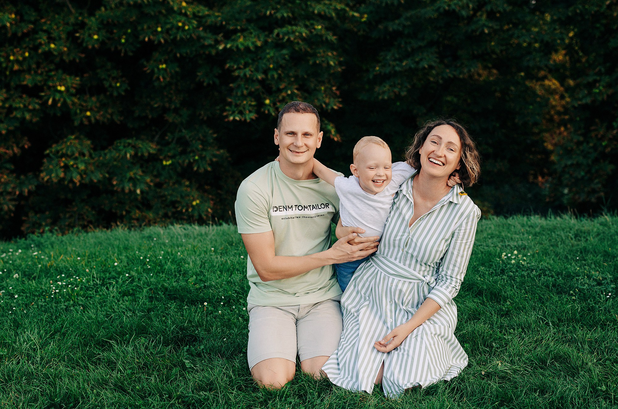Таня, Андрей и Паша на прогулке. Family and wedding photographer in Prague Natalia Fedori