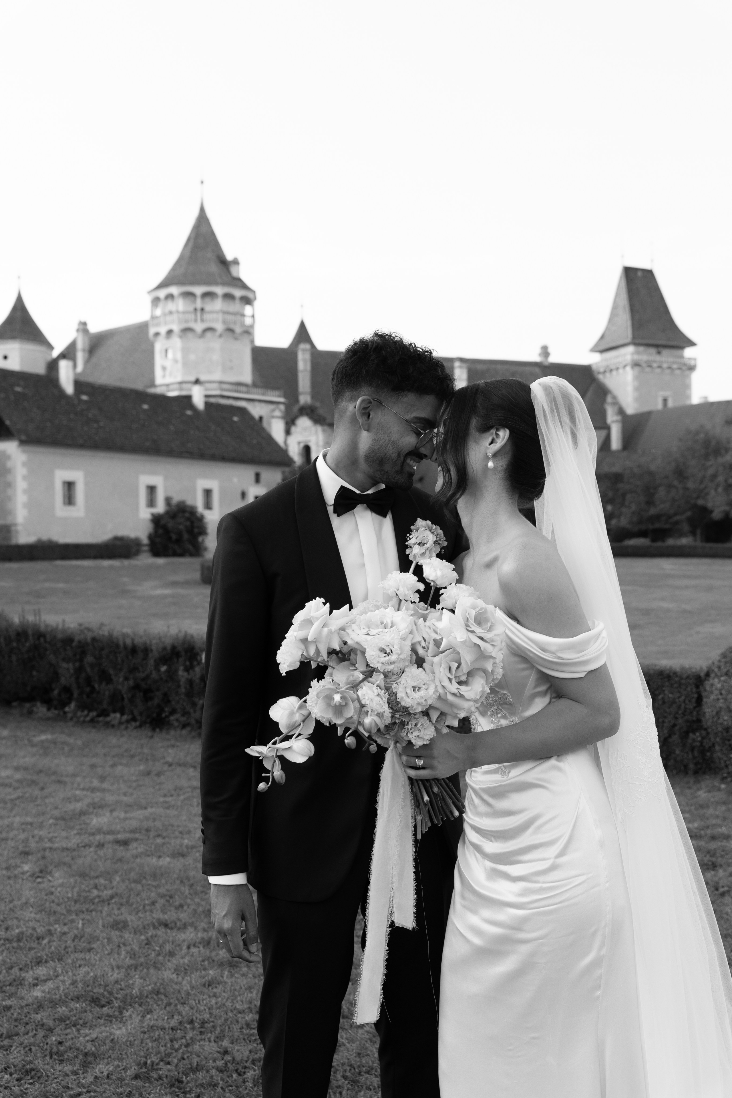 Elegant Castle Wedding in Austria | Alwin & Ruth’s Fairytale Celebration. Wedding photographer and videographer based in Timisoara, Romania