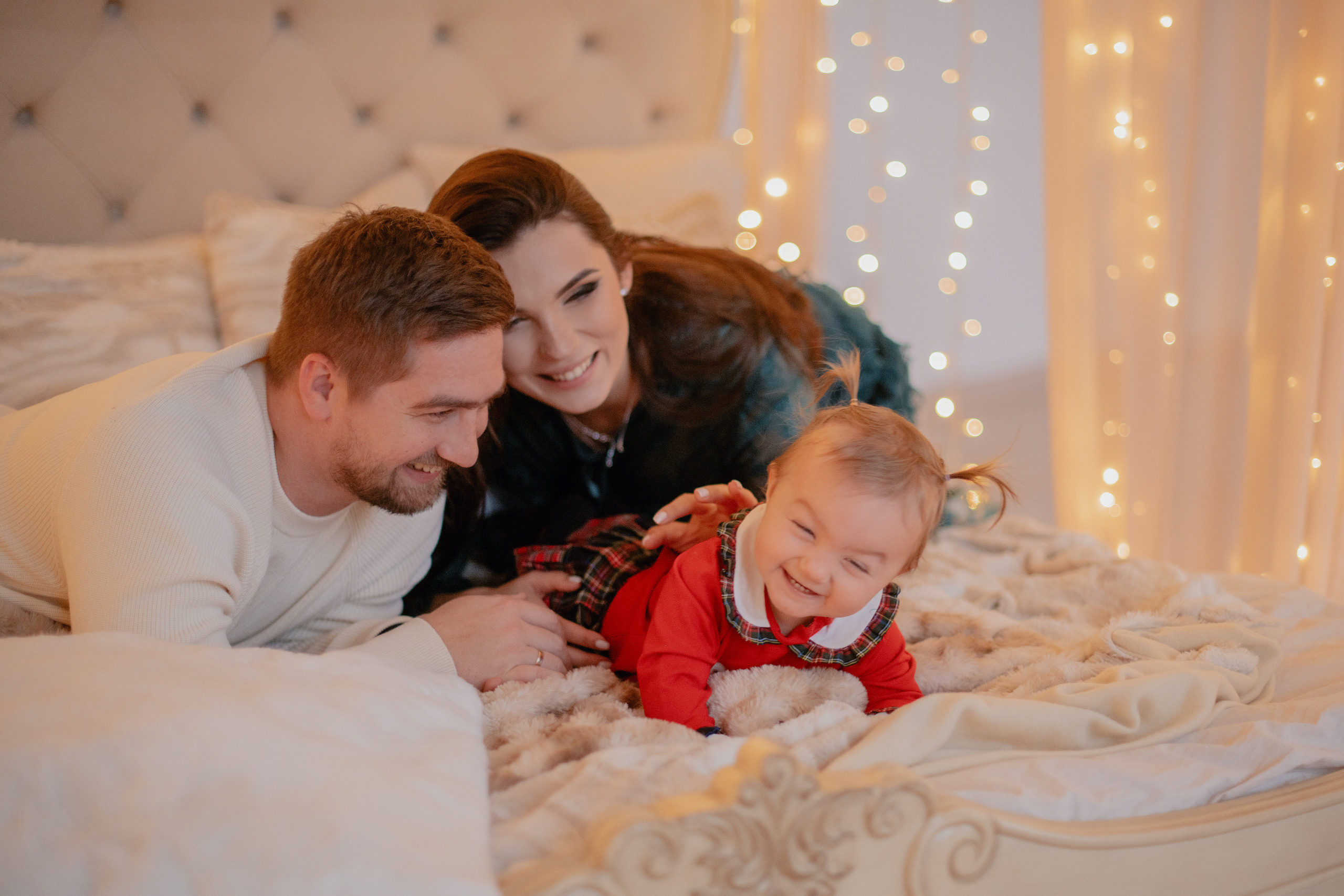 Семейная новогодняя фотосессия в студии-замке в Бероуне. Профессиональный фотограф в Праге Анастасия Харитонова