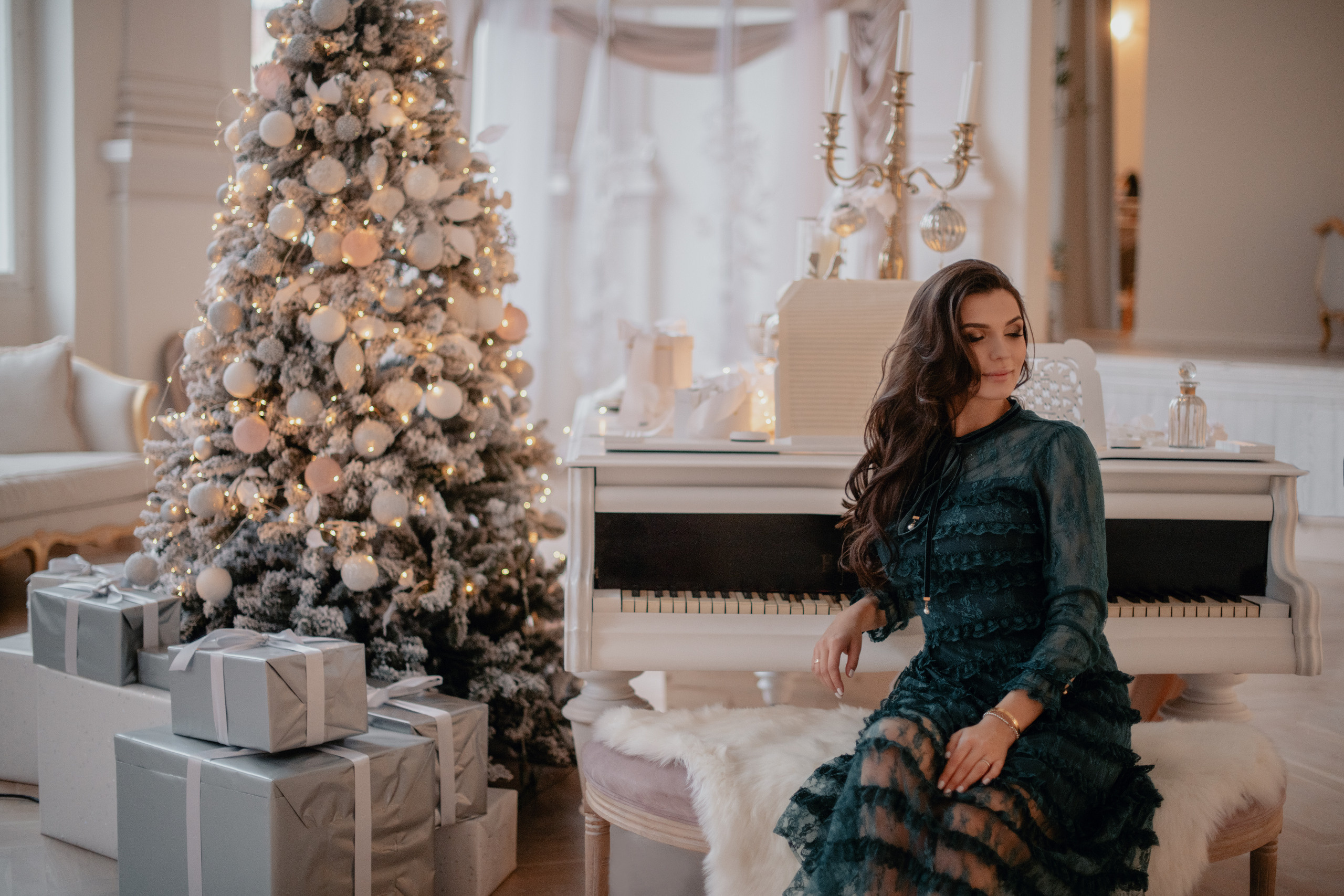 Семейная новогодняя фотосессия в студии-замке в Бероуне. Профессиональный фотограф в Праге Анастасия Харитонова