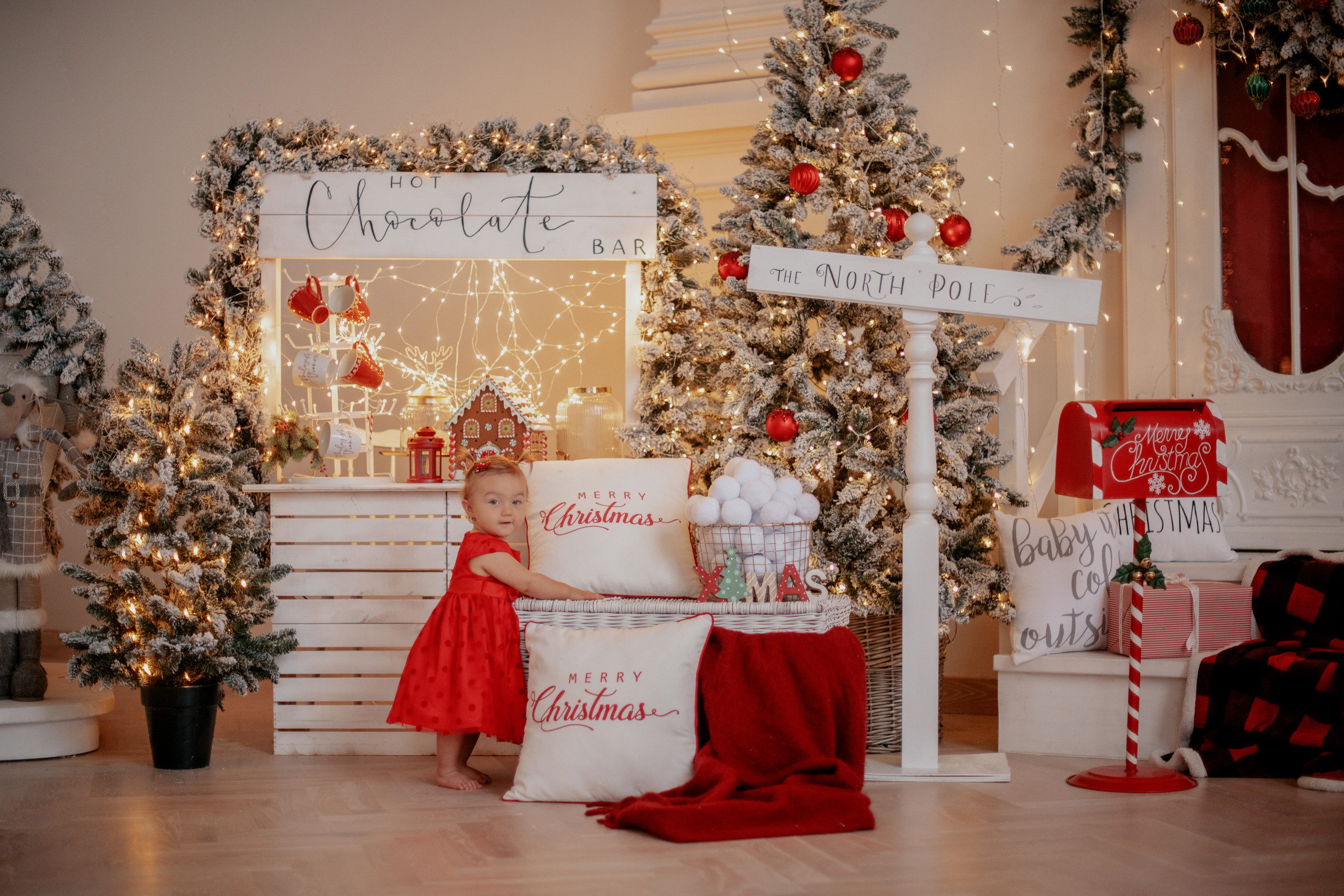 Семейная новогодняя фотосессия в студии-замке в Бероуне. Профессиональный фотограф в Праге Анастасия Харитонова