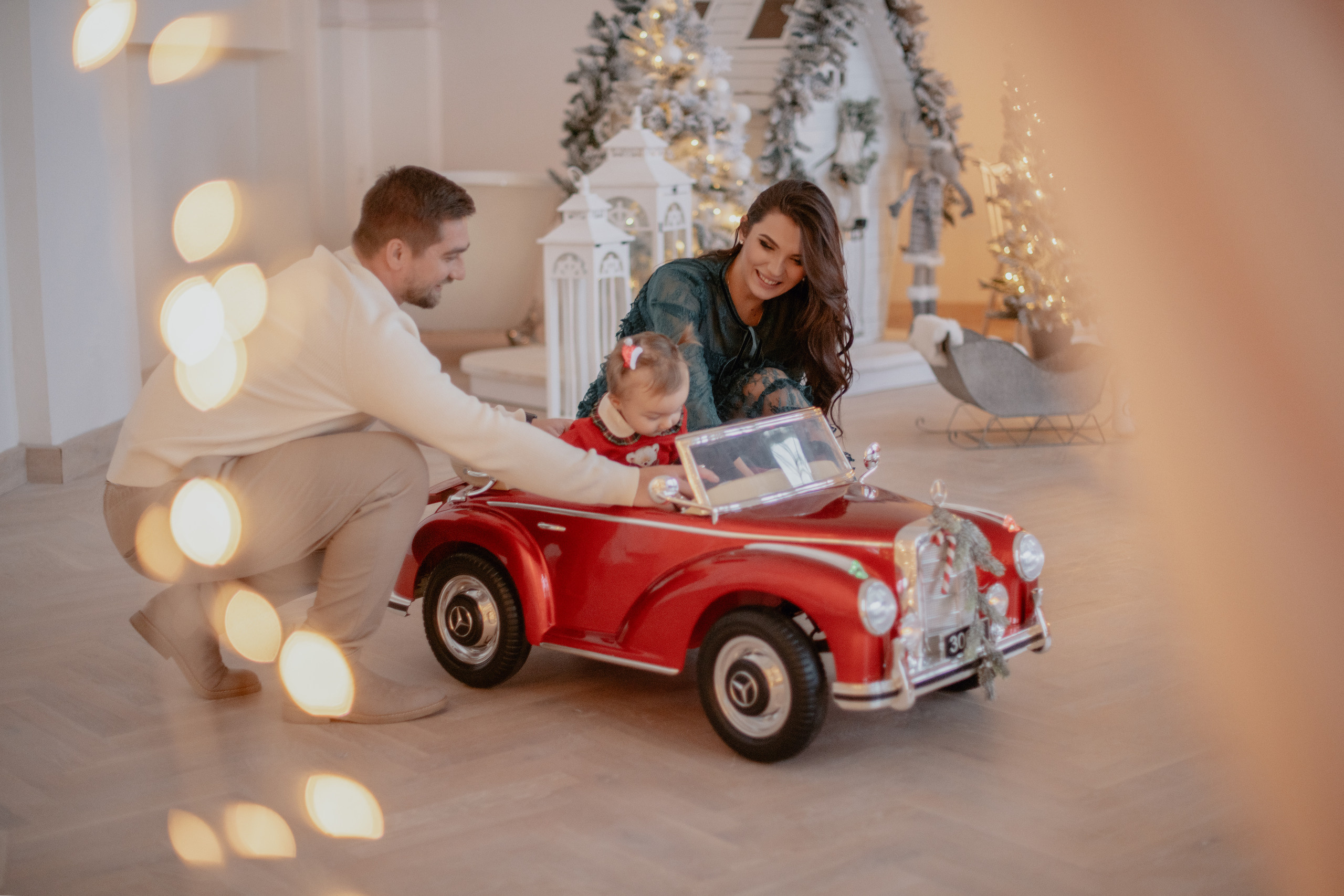 Семейная новогодняя фотосессия в студии-замке в Бероуне. Профессиональный фотограф в Праге Анастасия Харитонова