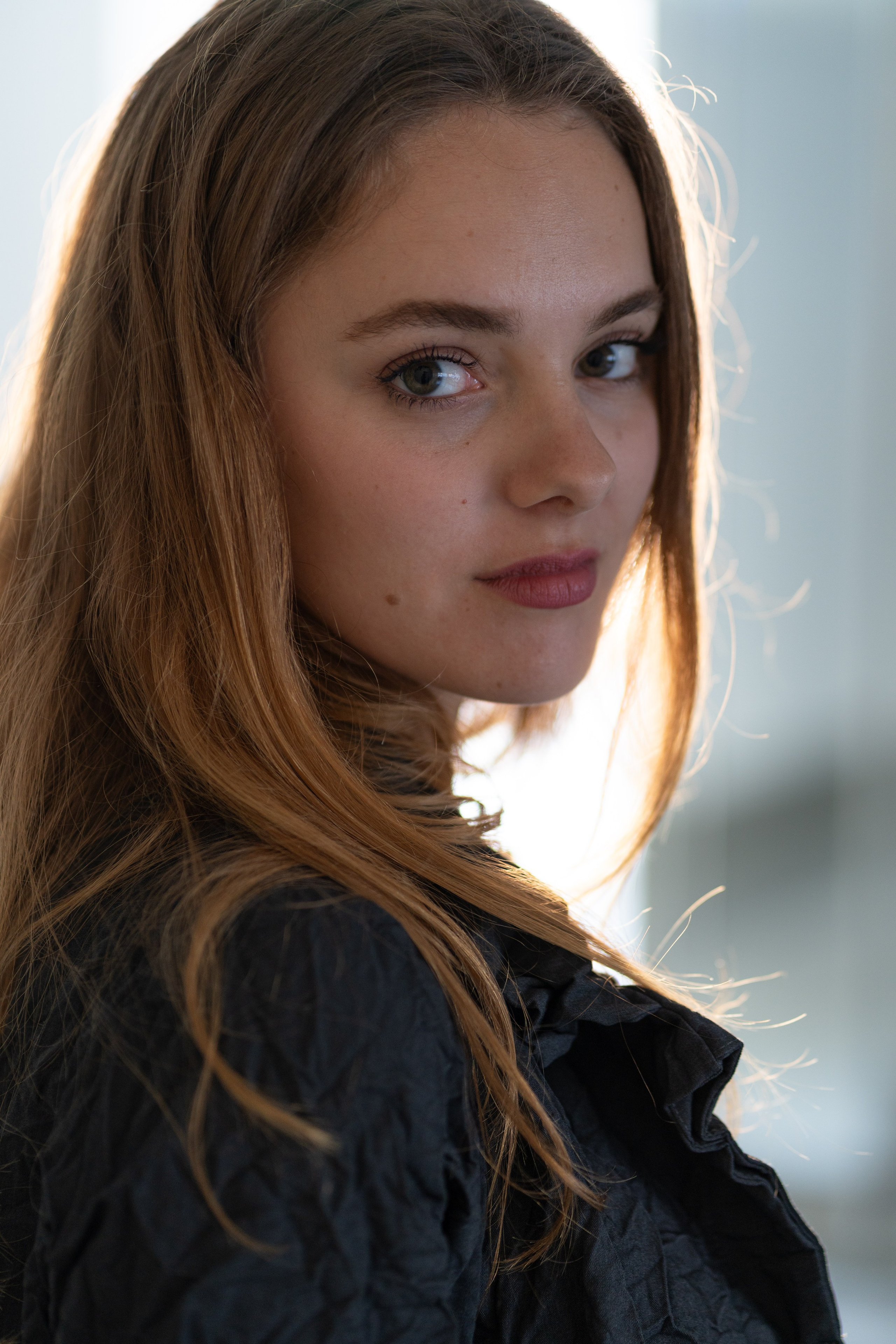 LOLA & OBLIQUE. Portrait photographer in Germany and all over Europe Mischa Blank