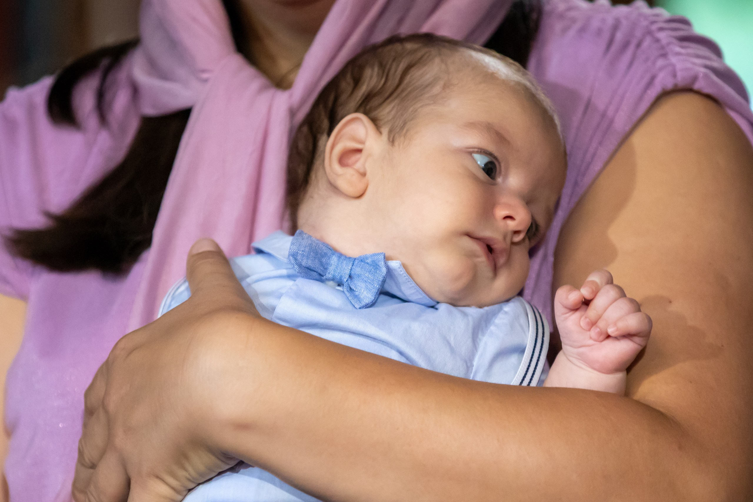 fotograf botez , fotografie botez Botoșani, fotograf Alin Chirilă, amintiri botez, fotografii botez, botez Miruna Parascheva, fotograf copii, fotografie botez în Botoșani-alt="botez , fotografie botez Alin Chirilă, amintiri botez, fotografii emoționante botez Botoșani"-- fotografii-botez-bebelus- amintiri-botez-micuț- moment-sfânt-crestinare- fotografie-emotionanta-botez- detalii-botez-bebelusi- parinti-fericiti-la-botez- fotograf-botez-profesionist- botez-in-biserica-ortodoxa- micuț-botezat-cu-emoție- zâmbete-și-lacrimi-la-botez- bebeluș-la-cristelniță- decor-botez-colorat- botez-cu-dragoste-și-credință- emotie-pura-la-botez- fotograf-botez-botosani- botez-iasi-suceava-fotograf- amintiri-nepretuite-botez-- Preotul ținându-l pe micuțul Mathias Gabriel la botez, în biserica Înălțarea Domnului, Copălău - Detalii de la botezul lui Mathias – lumânare, trusou și icoană - Familia lui Mathias Gabriel alături de micuț, în ziua botezului - Portret emoționant cu mama și bebelușul în brațe, în biserică,fotograf profesionist evenimente Botoșani, Iași, Suceava, Fălticeni, Bacău, Pașcani, Roman - AlinoFotoStudio by Alin Chirilă - servicii foto nuntă, botez, cununie, ședințe foto creative, albume personalizate, fotografii emoționante și calitative pentru cele mai importante momente din viață,fotograf nuntă Botoșani Alin Chirilă, ședință foto botez Iași - AlinoFotoStudio, servicii fotograf profesionist evenimente Suceava, fotograf cununie civilă Fălticeni - Alin Chirilă, album foto nuntă personalizat Bacău.“Bebeluș botezat în biserică, ținut în brațe de nași” • “Detaliu cu lumânarea de botez decorată cu flori albe” • “Părinți emoționați alături de copilul lor la ceremonia de botez” • “Masa festivă de botez cu decor tematic și tort personalizat” • “Momentul în care preotul toarnă apă sfințită pe fruntea bebelușului” “Bebeluș în rochie albă de botez, zâmbind în brațele mamei” • “Detaliu cu cruciulița de botez așezată pe o pernă de satin” • “Părinți și nași aprinzând lumânările în timpul ceremoniei de botez” • “Tort de botez decorat cu figurine tematice și numele copilului” • “Copil botezat dormind liniștit în pătuțul decorat festiv” • “Momentul în care preotul binecuvântează copilul în fața altarului” • “Invitați adunându-se în jurul mesei festive la petrecerea de botez” • “Bebeluș ținând în mână o jucărie personalizată primită la botez” • “Familie fericită pozând împreună după ceremonia de botez” • “Decor tematic cu baloane și flori la locația petrecerii de botez” fotograf Botoșani fotograf evenimente fotograf botez Alin Chirila fotograf alinofotostudio.fotograf botez Amelis Maria, fotografie botez Botoșani, fotograf Alin Chirilă, amintiri botez, fotografii botez, botez Amelis Maria, fotograf copii, fotografie botez în Botoșani,