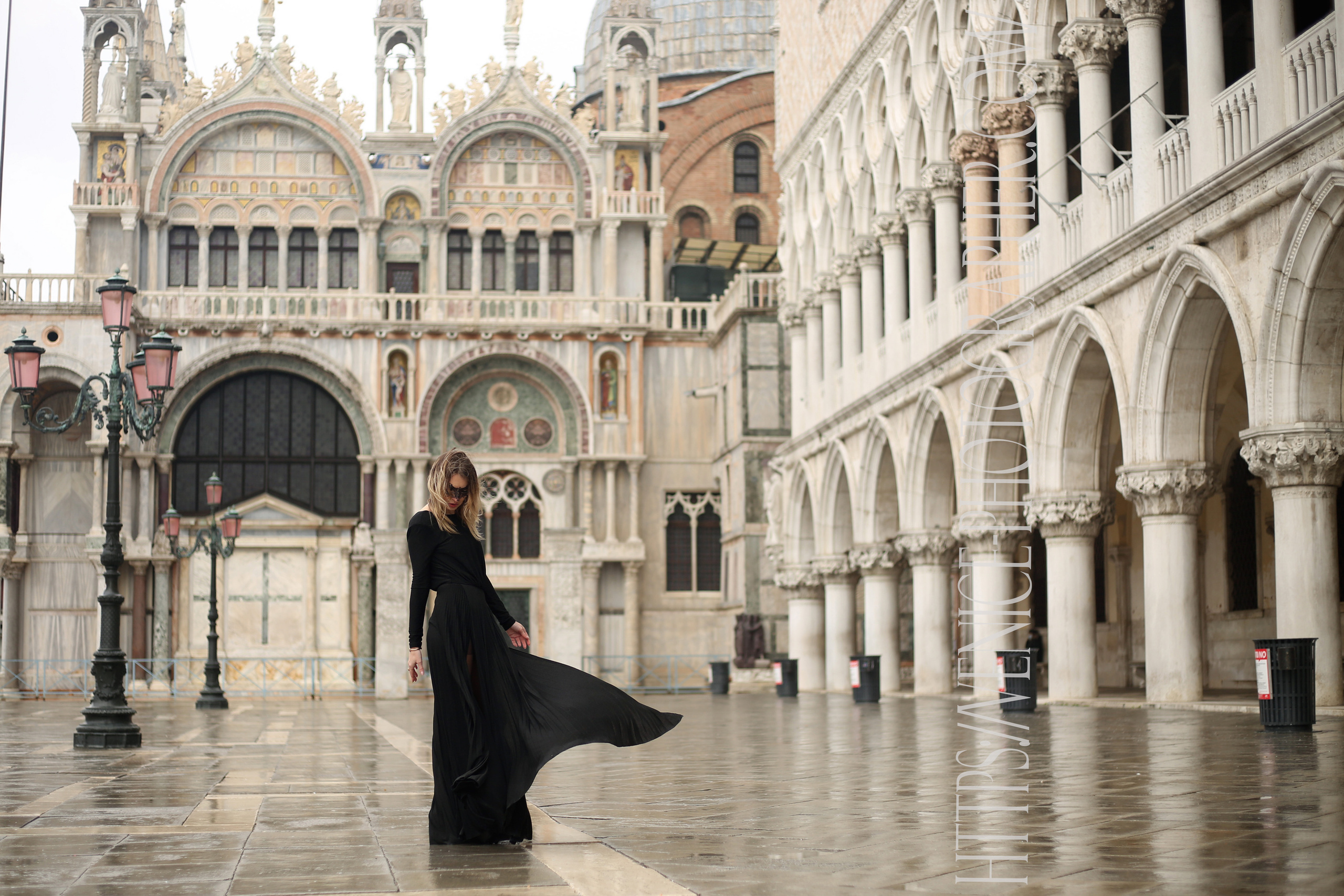 Rainy Shooting in Venice. Photographer in Venice, Viktoria Antonova