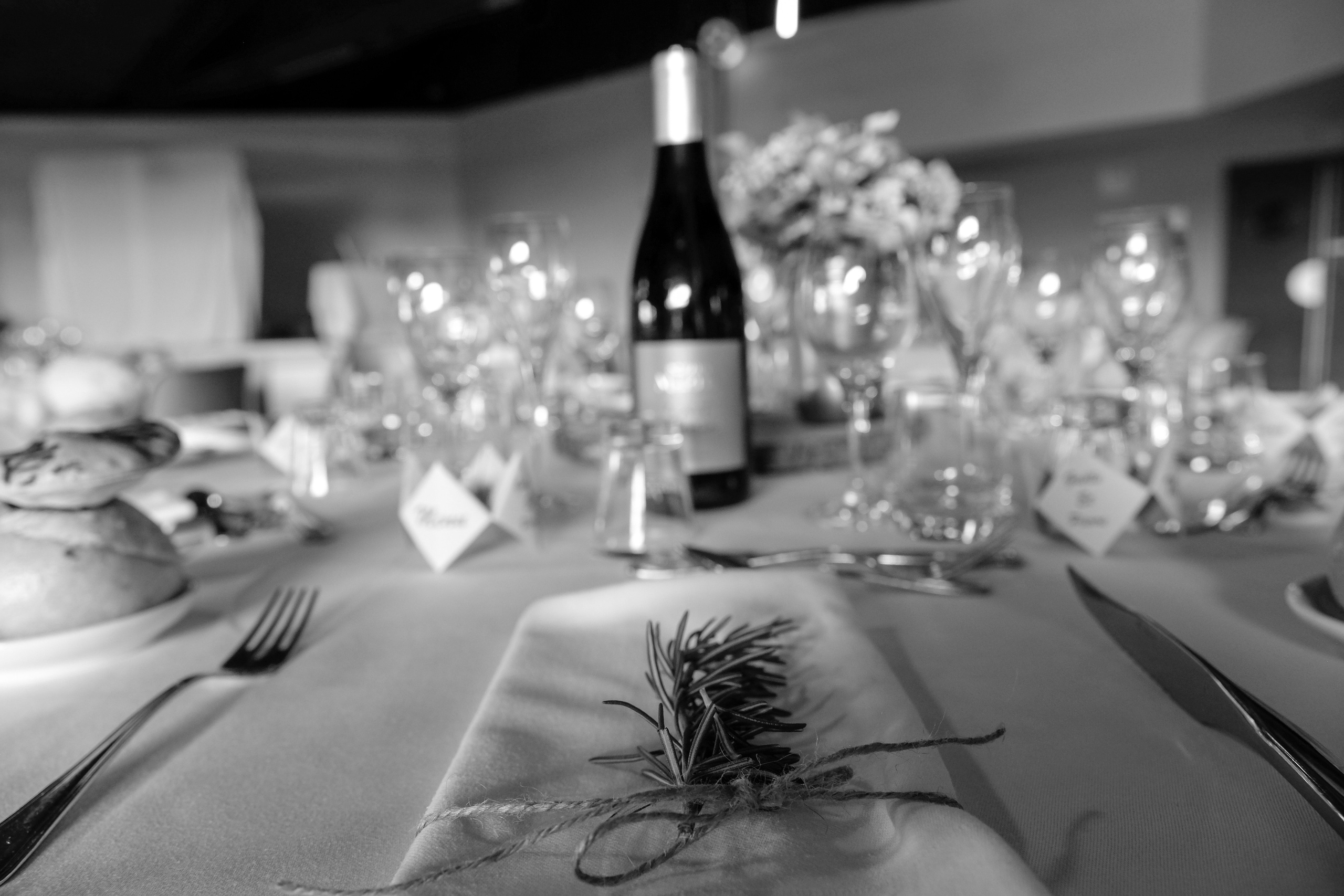 Élégance et Sérénité: Comment Survivre au Jour J Sous un Soleil Éclata. Photographe de mariage à Toulouse