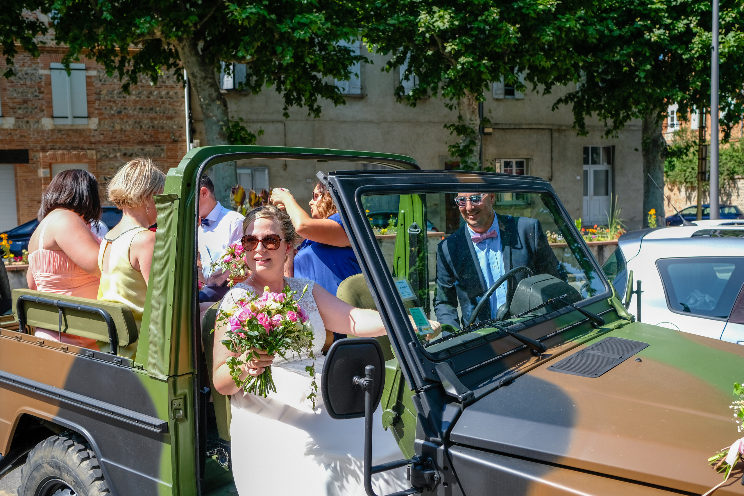 Élégance et Sérénité: Comment Survivre au Jour J Sous un Soleil Éclata. Photographe de mariage à Toulouse