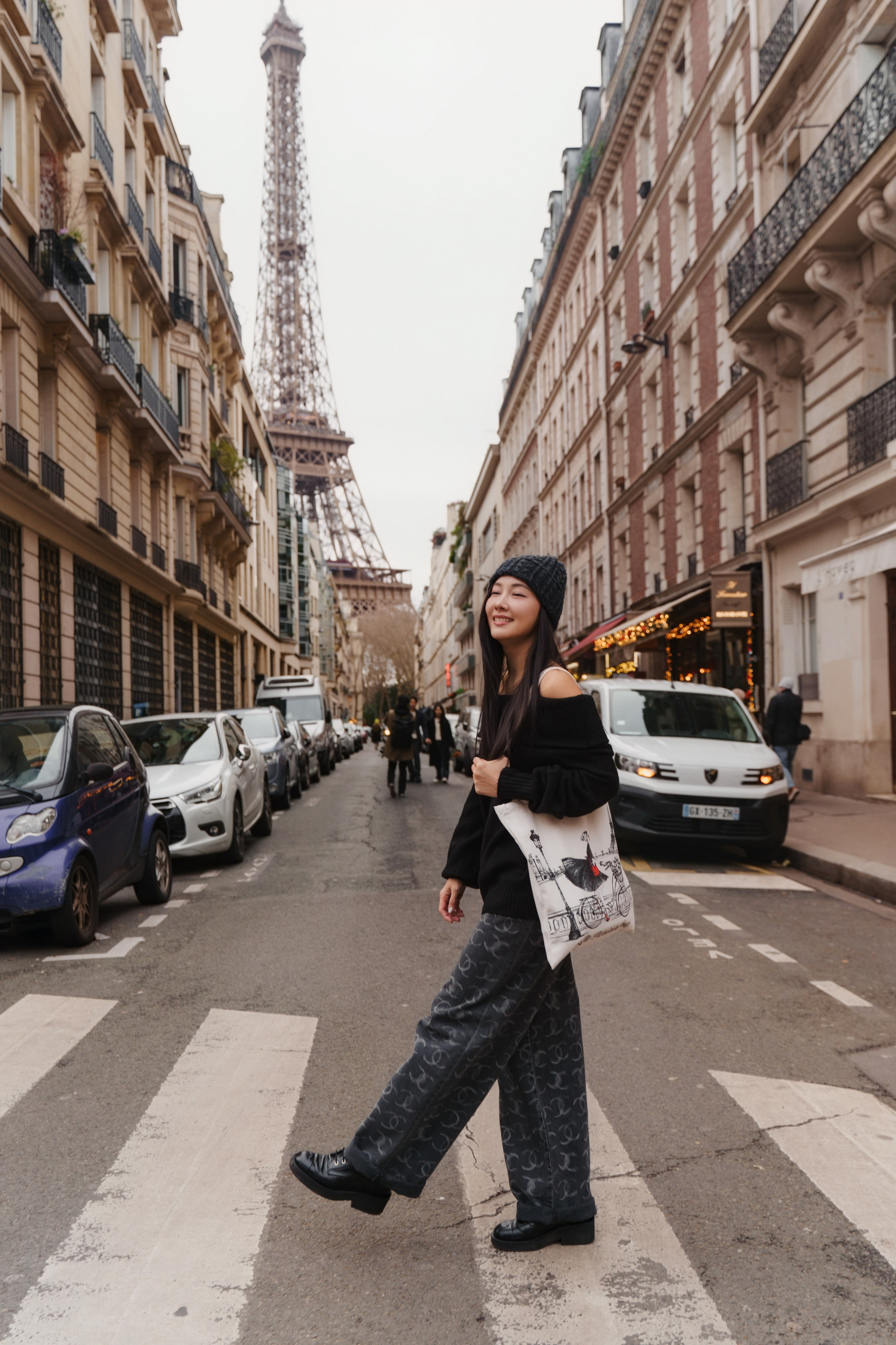 Content shooting. Photographer in Paris Yulia Shkadina | Couples, engagement, pre-wedding, individual photo-shoots in Paris at the best locations