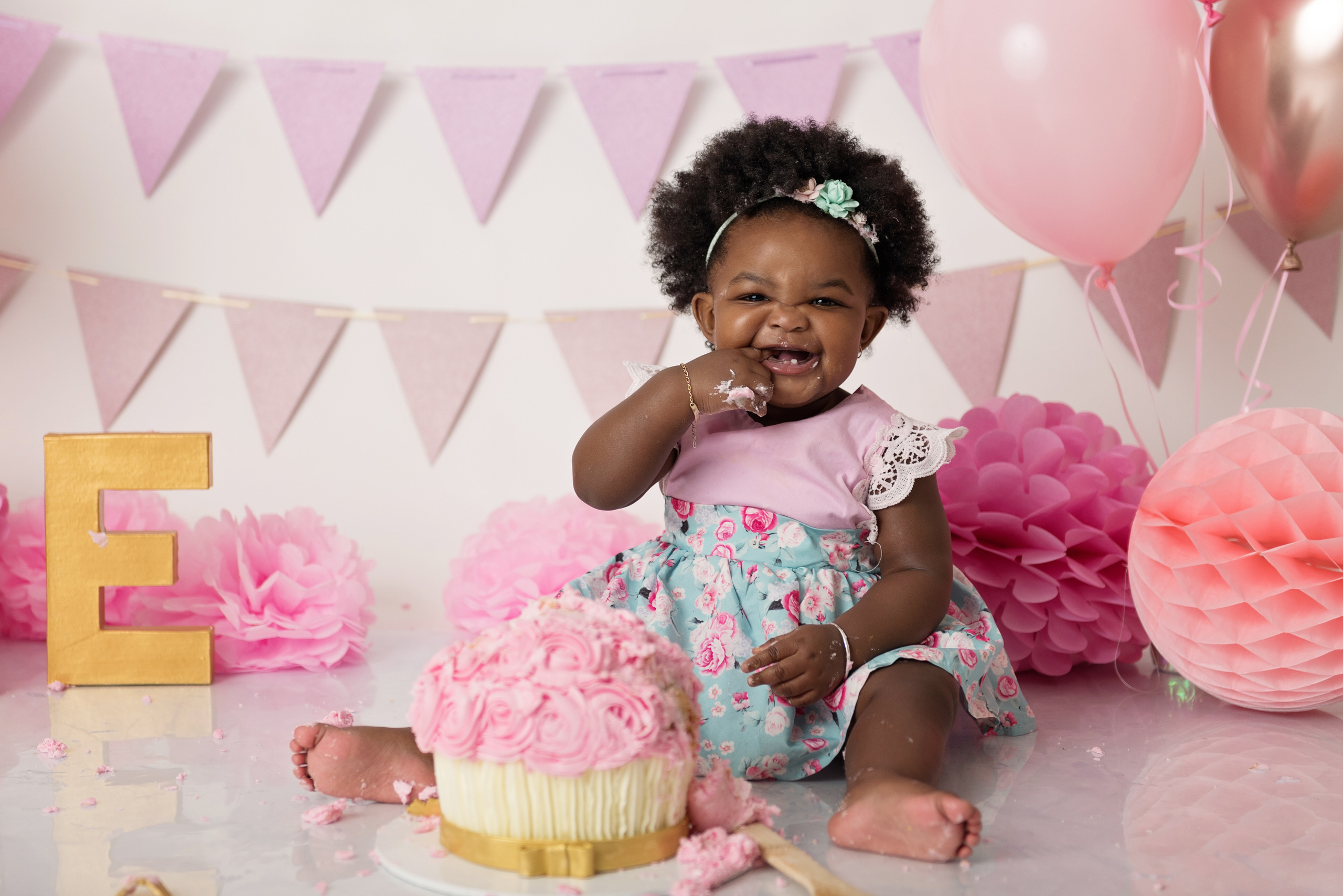 Cake smash session price guide. Newborn and family photographer. Hills District. Sydney