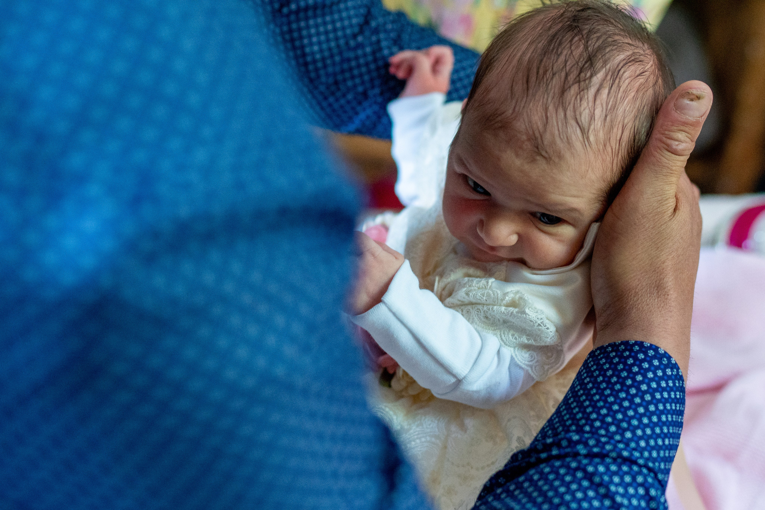 “Bebeluș botezat în biserică, ținut în brațe de nași” • “Detaliu cu lumânarea de botez decorată cu flori albe” • “Părinți emoționați alături de copilul lor la ceremonia de botez” • “Masa festivă de botez cu decor tematic și tort personalizat” • “Momentul în care preotul toarnă apă sfințită pe fruntea bebelușului” “Bebeluș în rochie albă de botez, zâmbind în brațele mamei” • “Detaliu cu cruciulița de botez așezată pe o pernă de satin” • “Părinți și nași aprinzând lumânările în timpul ceremoniei de botez” • “Tort de botez decorat cu figurine tematice și numele copilului” • “Copil botezat dormind liniștit în pătuțul decorat festiv” • “Momentul în care preotul binecuvântează copilul în fața altarului” • “Invitați adunându-se în jurul mesei festive la petrecerea de botez” • “Bebeluș ținând în mână o jucărie personalizată primită la botez” • “Familie fericită pozând împreună după ceremonia de botez” • “Decor tematic cu baloane și flori la locația petrecerii de botez” fotograf Botoșani fotograf evenimente fotograf botez Alin Chirila fotograf alinofotostudio,- Preotul ținându-l pe micuțul Mathias Gabriel la botez, în biserica Înălțarea Domnului, Copălău - Detalii de la botezul lui Mathias – lumânare, trusou și icoană - Familia lui Mathias Gabriel alături de micuț, în ziua botezului - Portret emoționant cu mama și bebelușul în brațe, în biserică,fotograf profesionist evenimente Botoșani, Iași, Suceava, Fălticeni, Bacău, Pașcani, Roman - AlinoFotoStudio by Alin Chirilă - servicii foto nuntă, botez, cununie, ședințe foto creative, albume personalizate, fotografii emoționante și calitative pentru cele mai importante momente din viață,fotograf nuntă Botoșani Alin Chirilă, ședință foto botez Iași - AlinoFotoStudio, servicii fotograf profesionist evenimente Suceava, fotograf cununie civilă Fălticeni - Alin Chirilă, album foto nuntă personalizat Bacău.“Bebeluș botezat în biserică, ținut în brațe de nași” • “Detaliu cu lumânarea de botez decorată cu flori albe” • “Părinți emoționați alături de copilul lor la ceremonia de botez” • “Masa festivă de botez cu decor tematic și tort personalizat” • “Momentul în care preotul toarnă apă sfințită pe fruntea bebelușului” “Bebeluș în rochie albă de botez, zâmbind în brațele mamei” • “Detaliu cu cruciulița de botez așezată pe o pernă de satin” • “Părinți și nași aprinzând lumânările în timpul ceremoniei de botez” • “Tort de botez decorat cu figurine tematice și numele copilului” • “Copil botezat dormind liniștit în pătuțul decorat festiv” • “Momentul în care preotul binecuvântează copilul în fața altarului” • “Invitați adunându-se în jurul mesei festive la petrecerea de botez” • “Bebeluș ținând în mână o jucărie personalizată primită la botez” • “Familie fericită pozând împreună după ceremonia de botez” • “Decor tematic cu baloane și flori la locația petrecerii de botez” fotograf Botoșani fotograf evenimente fotograf botez Alin Chirila fotograf alinofotostudio.fotograf botez Amelis Maria, fotografie botez Botoșani, fotograf Alin Chirilă, amintiri botez, fotografii botez, botez Amelis Maria, fotograf copii, fotografie botez în Botoșani,