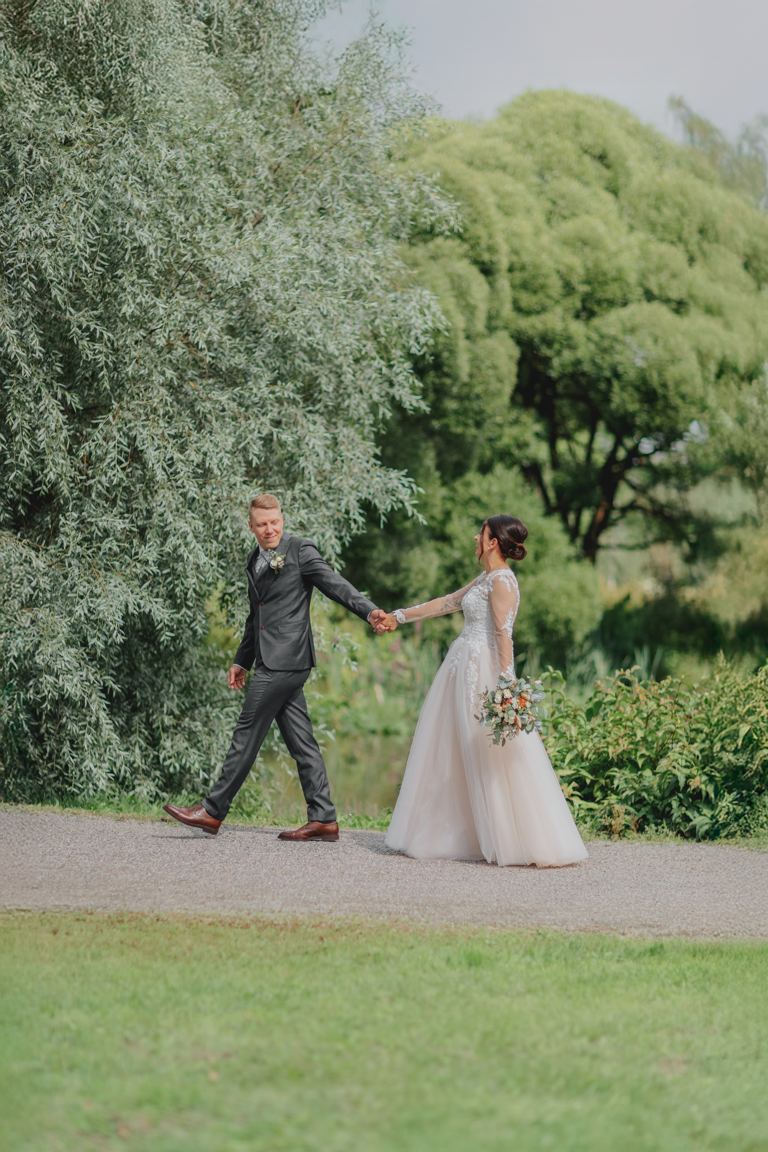 Hinnasto. Valokuvausta Helsingissä, Uudella Maalla ja muualla Suomessa. Olen valokuvaaja, joka kuvaa hääkuvia ja tapahtumia